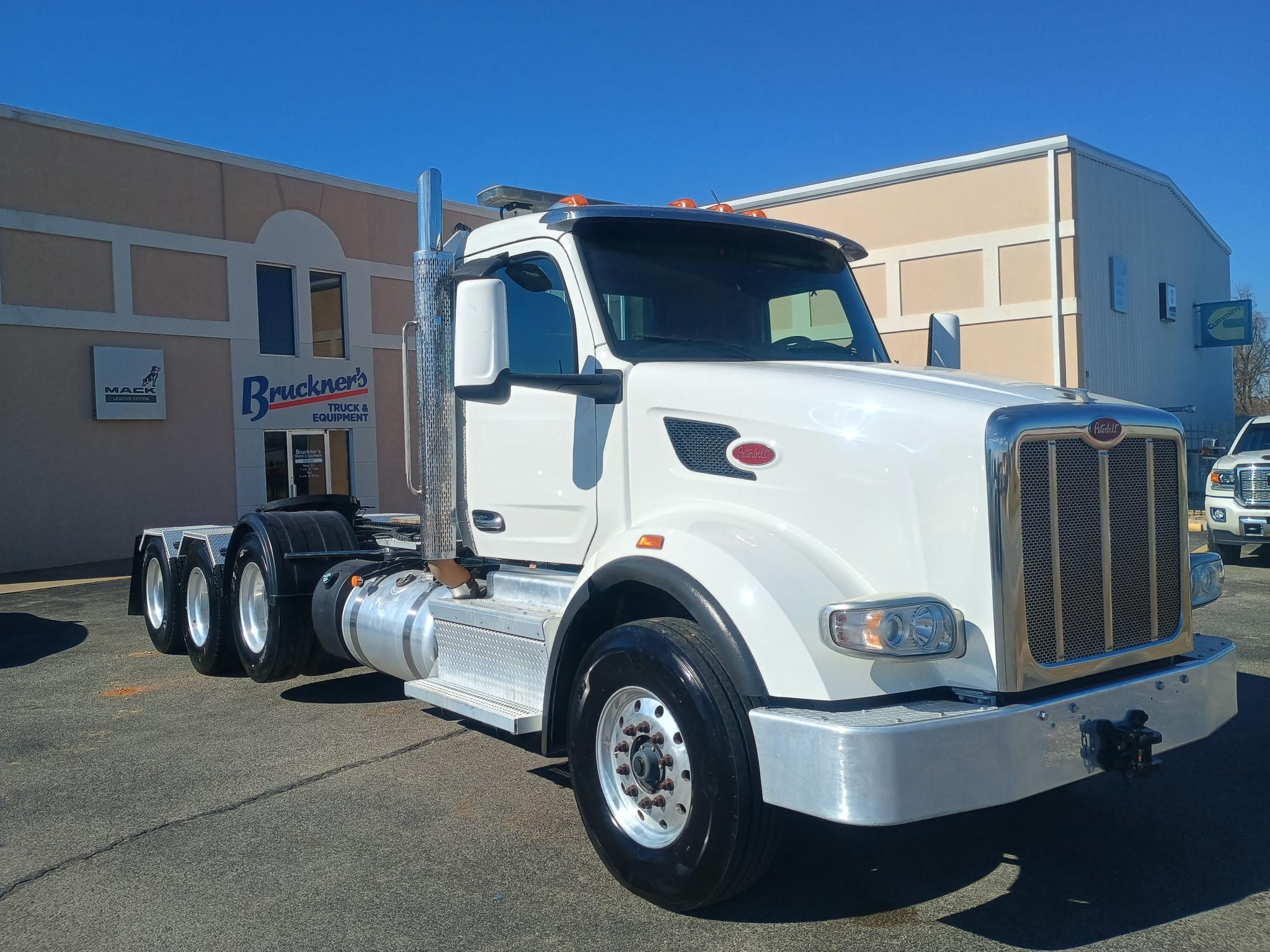 2023 Peterbilt 567 - image 3