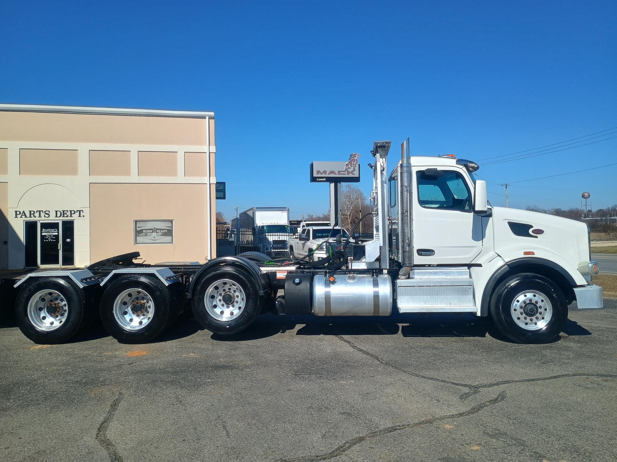 2023 Peterbilt 567 - image 6