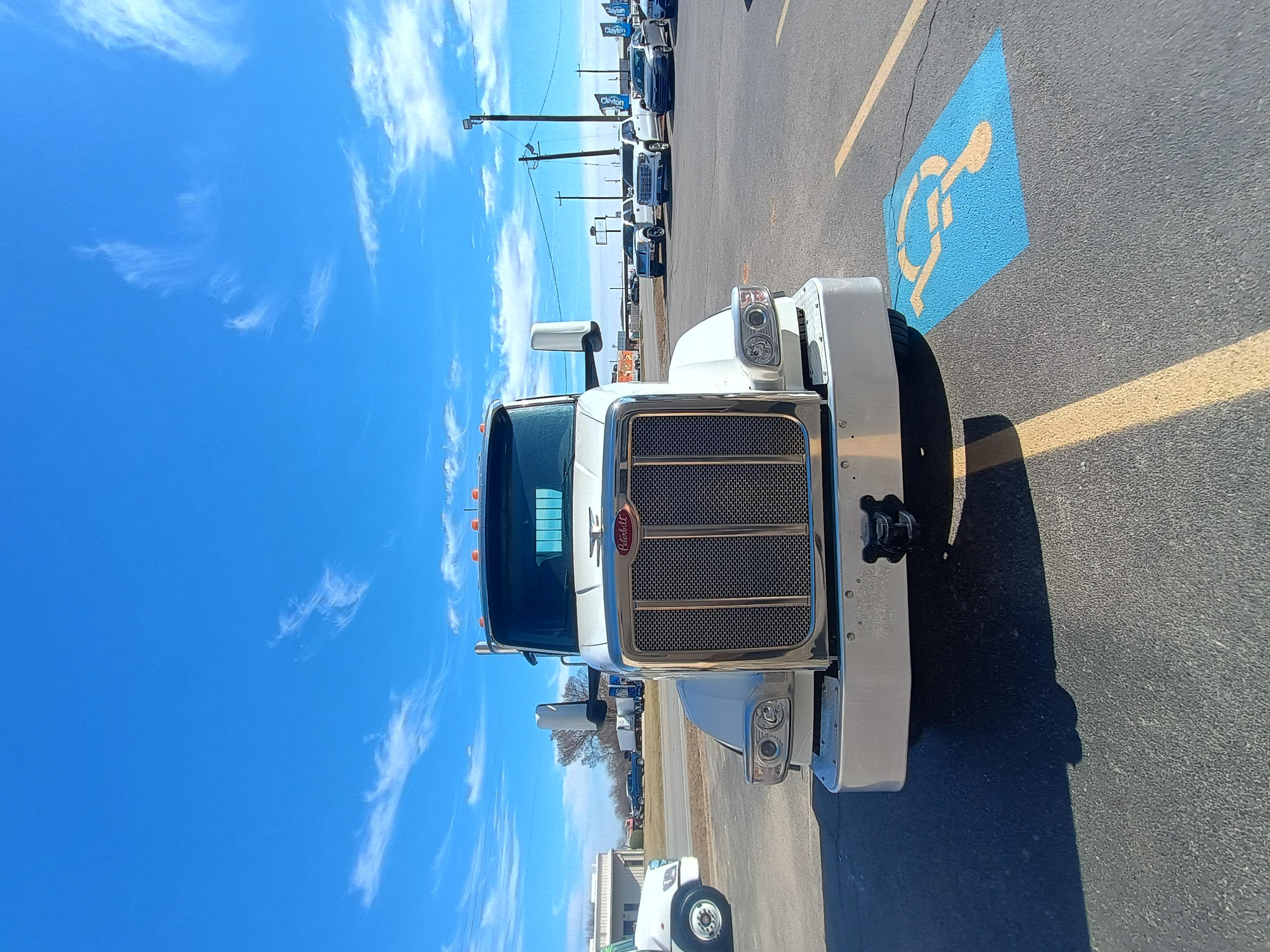 2023 Peterbilt 567 - image 2