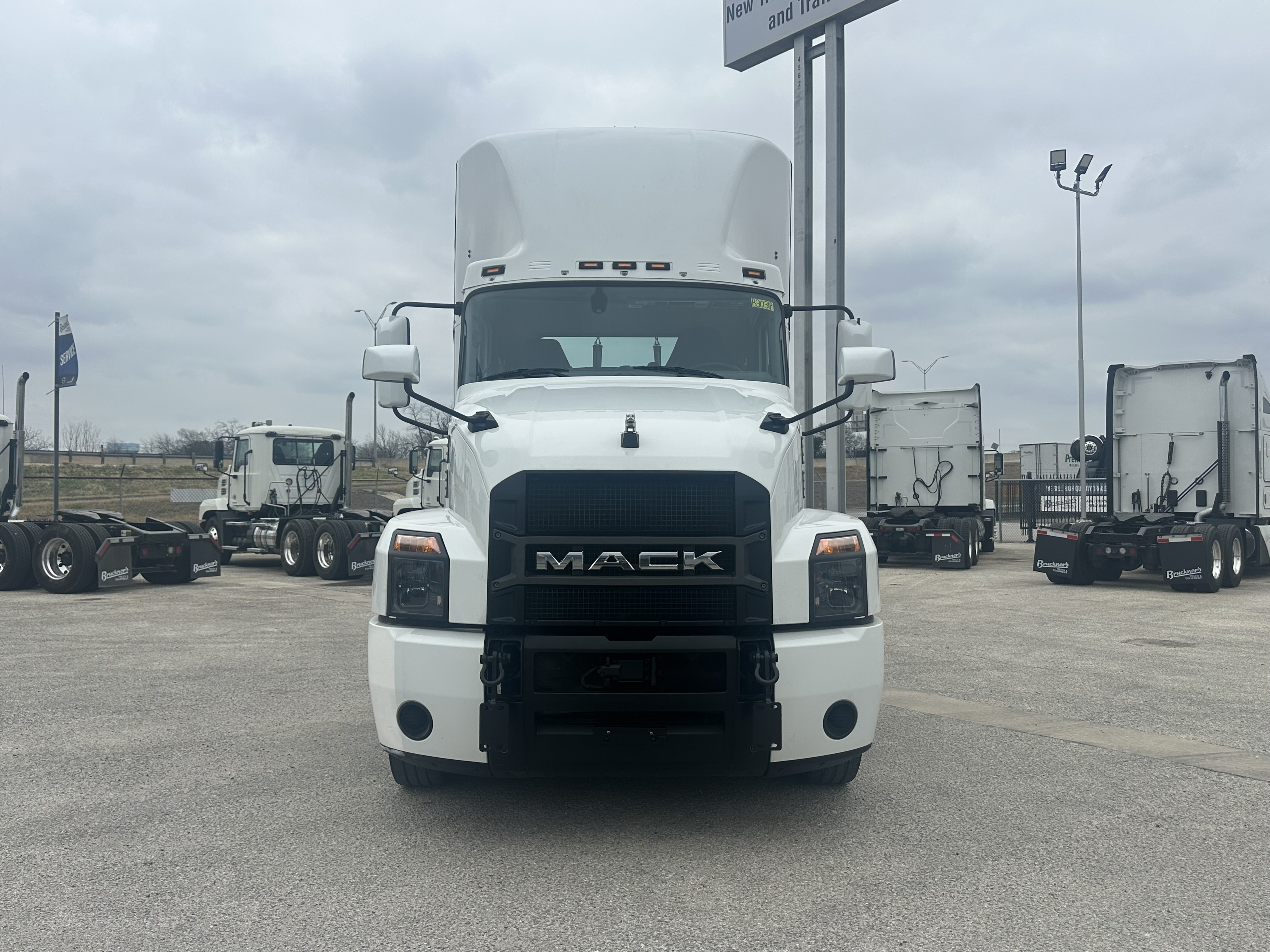 2022 Mack - image 2