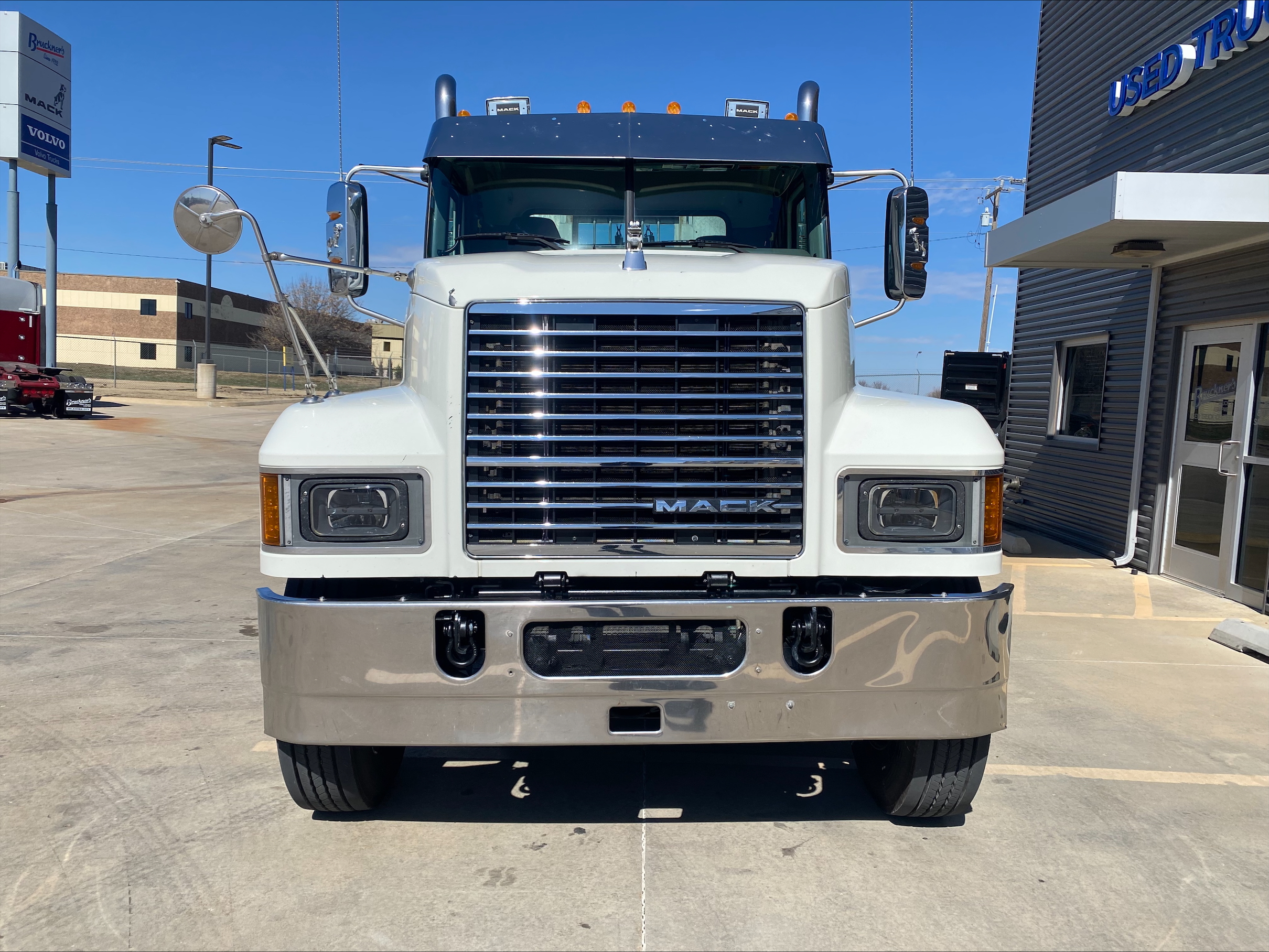 2019 Mack - image 2