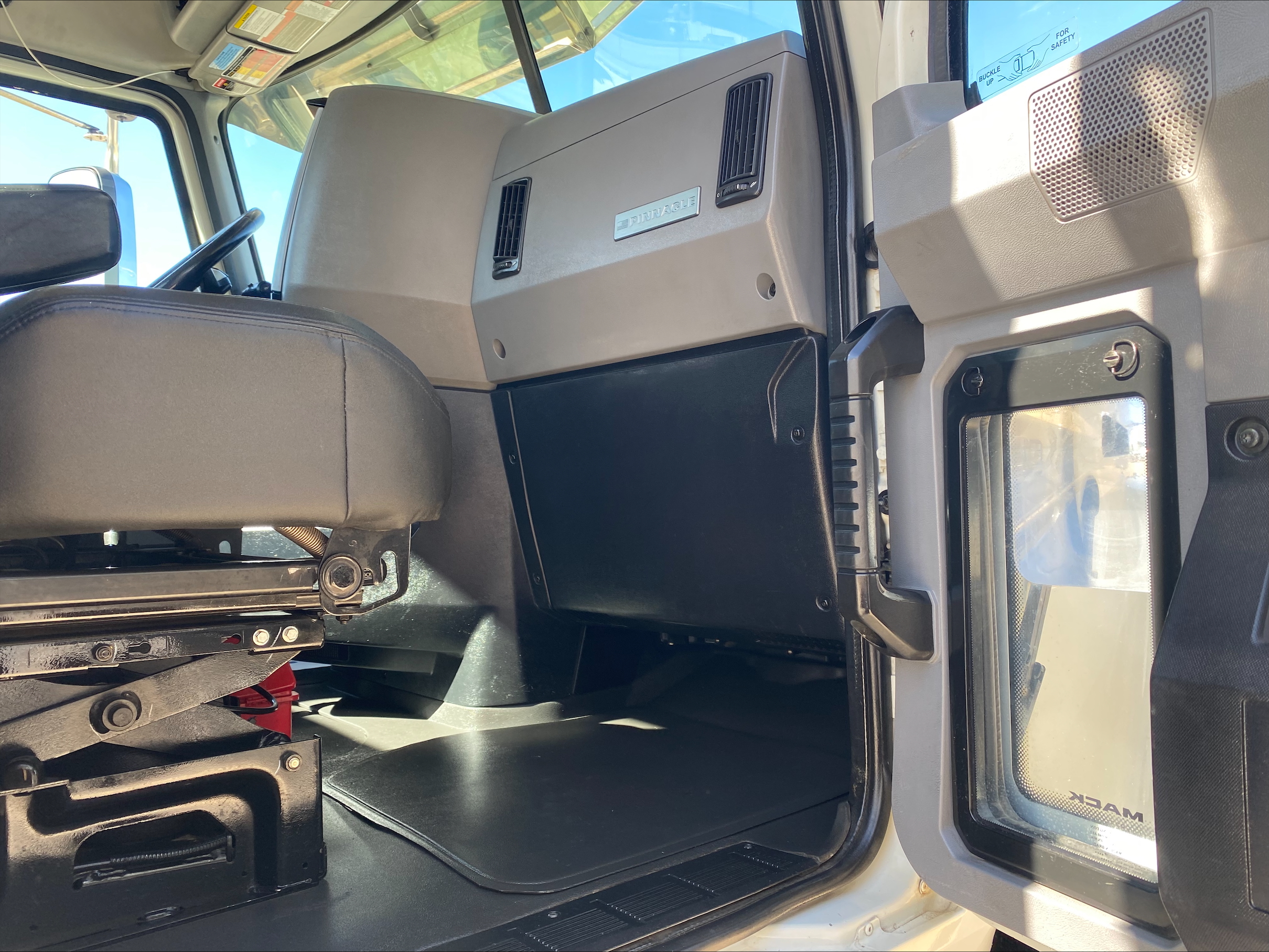 2019 Mack - image 17