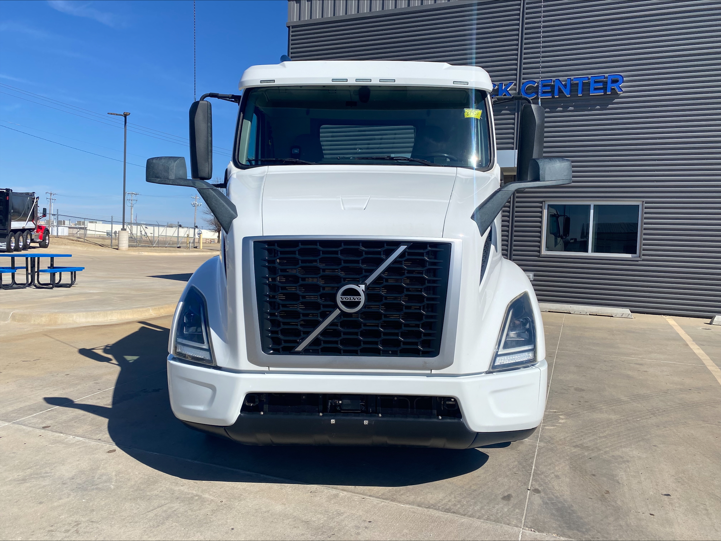 2019 Volvo - image 2