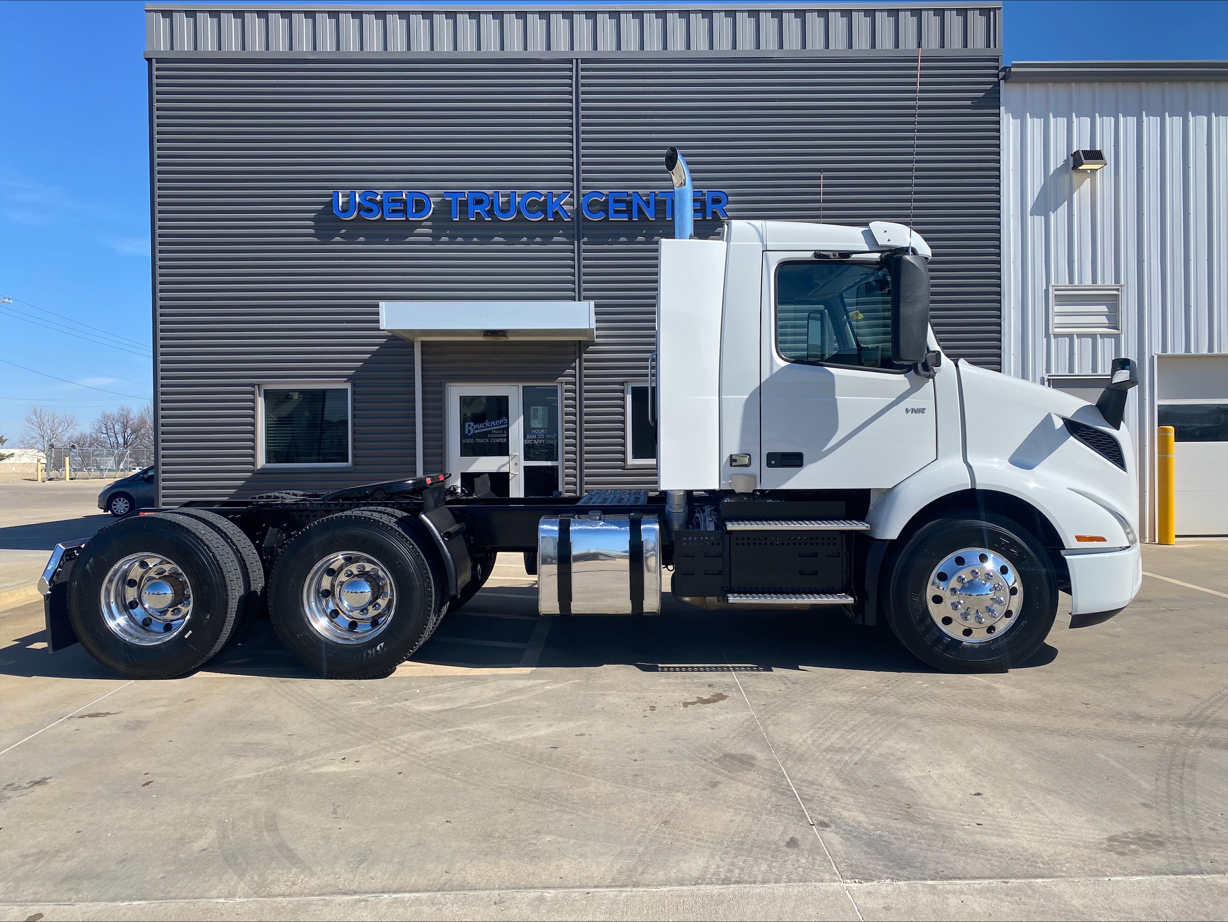 2019 Volvo - image 4