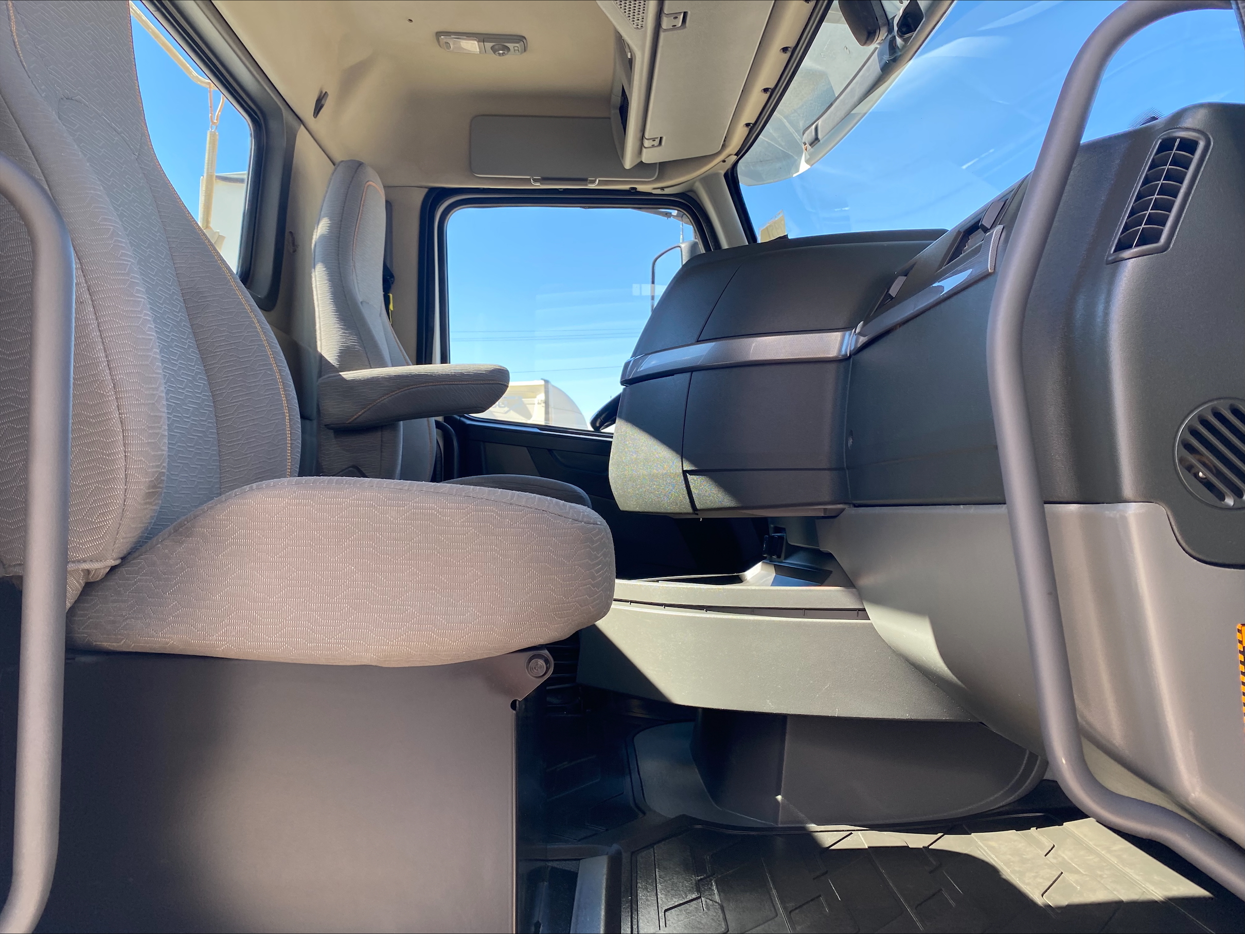 2019 Volvo - image 15