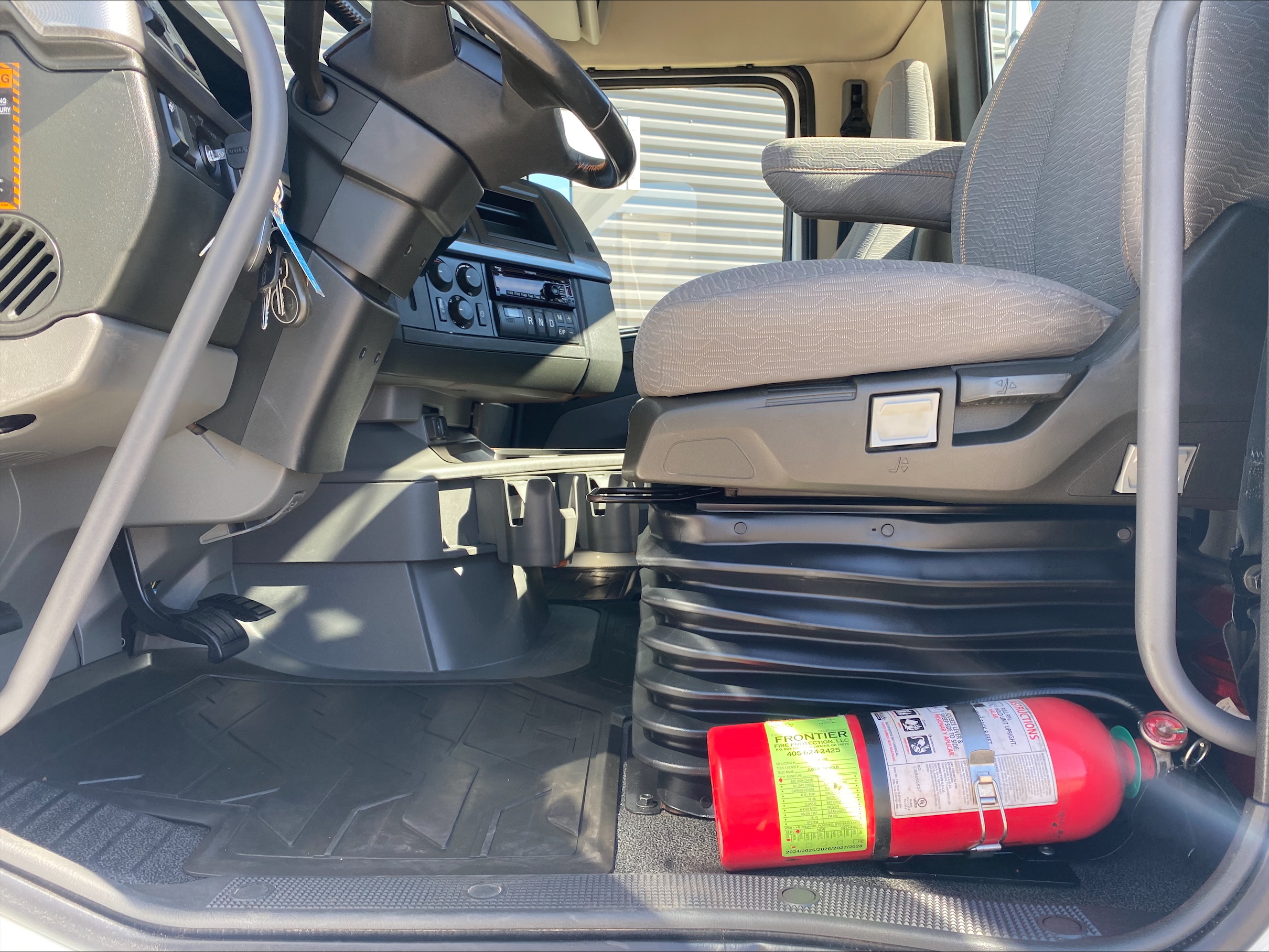 2019 Volvo - image 12