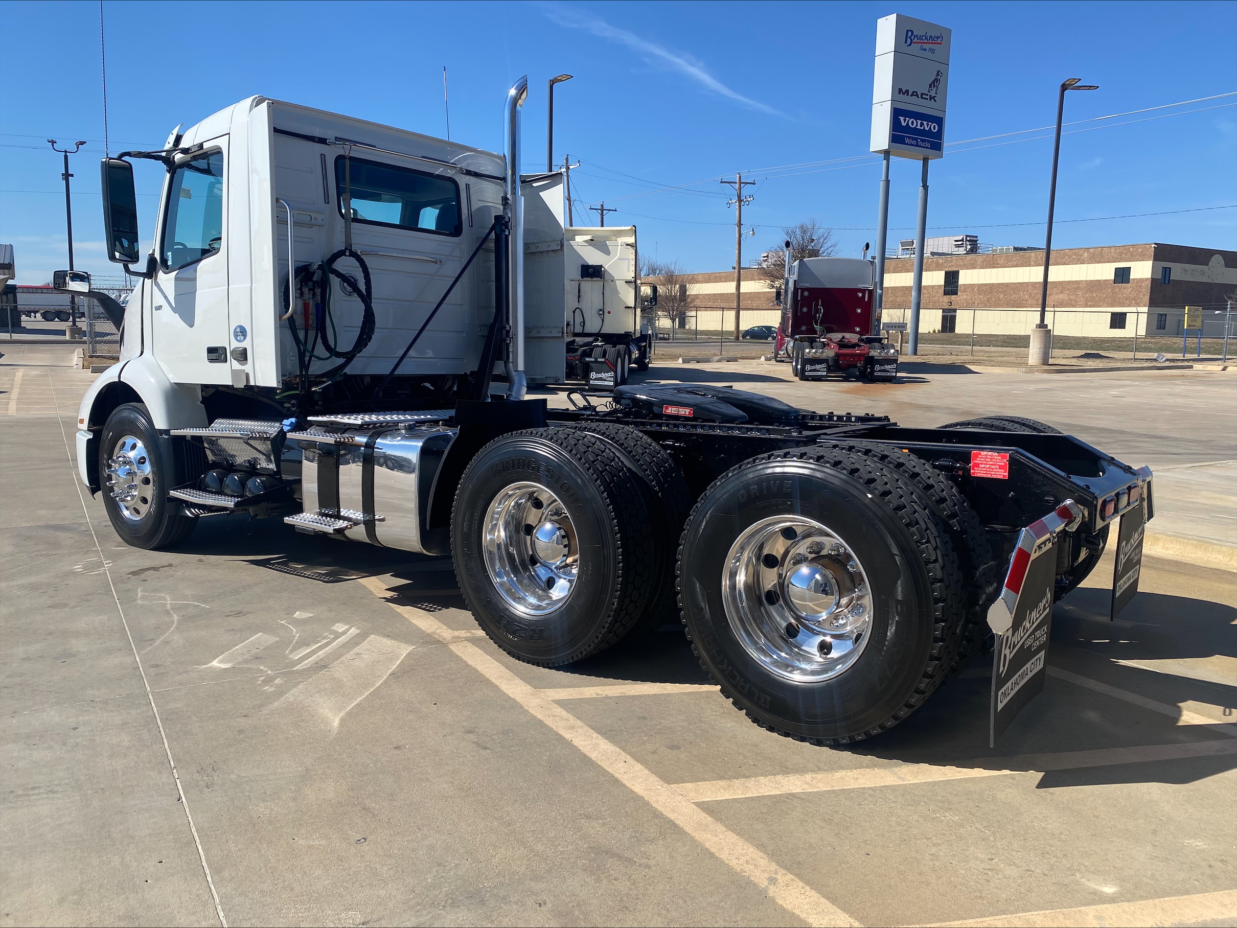 2019 Volvo - image 7