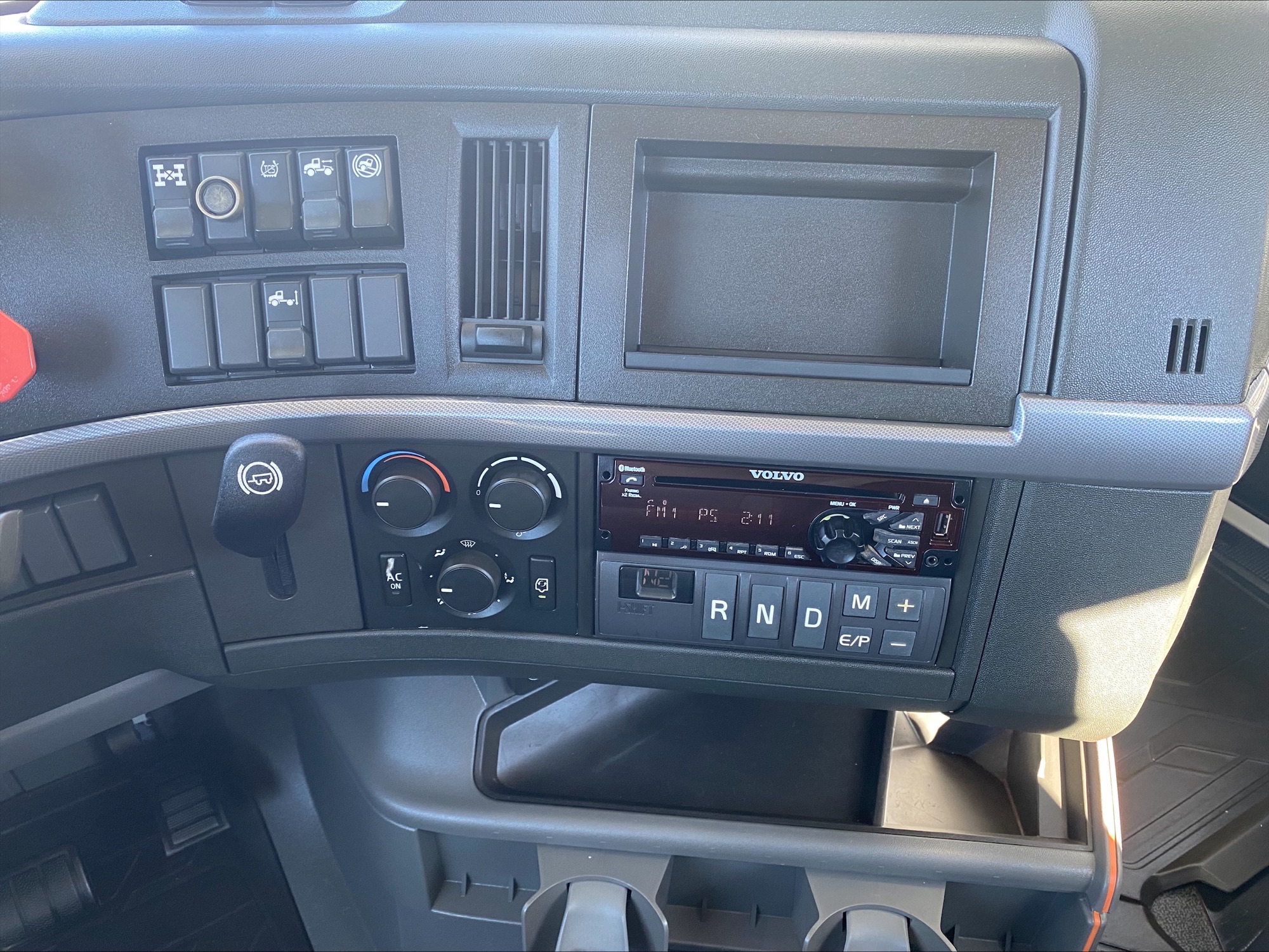 2019 Volvo - image 18