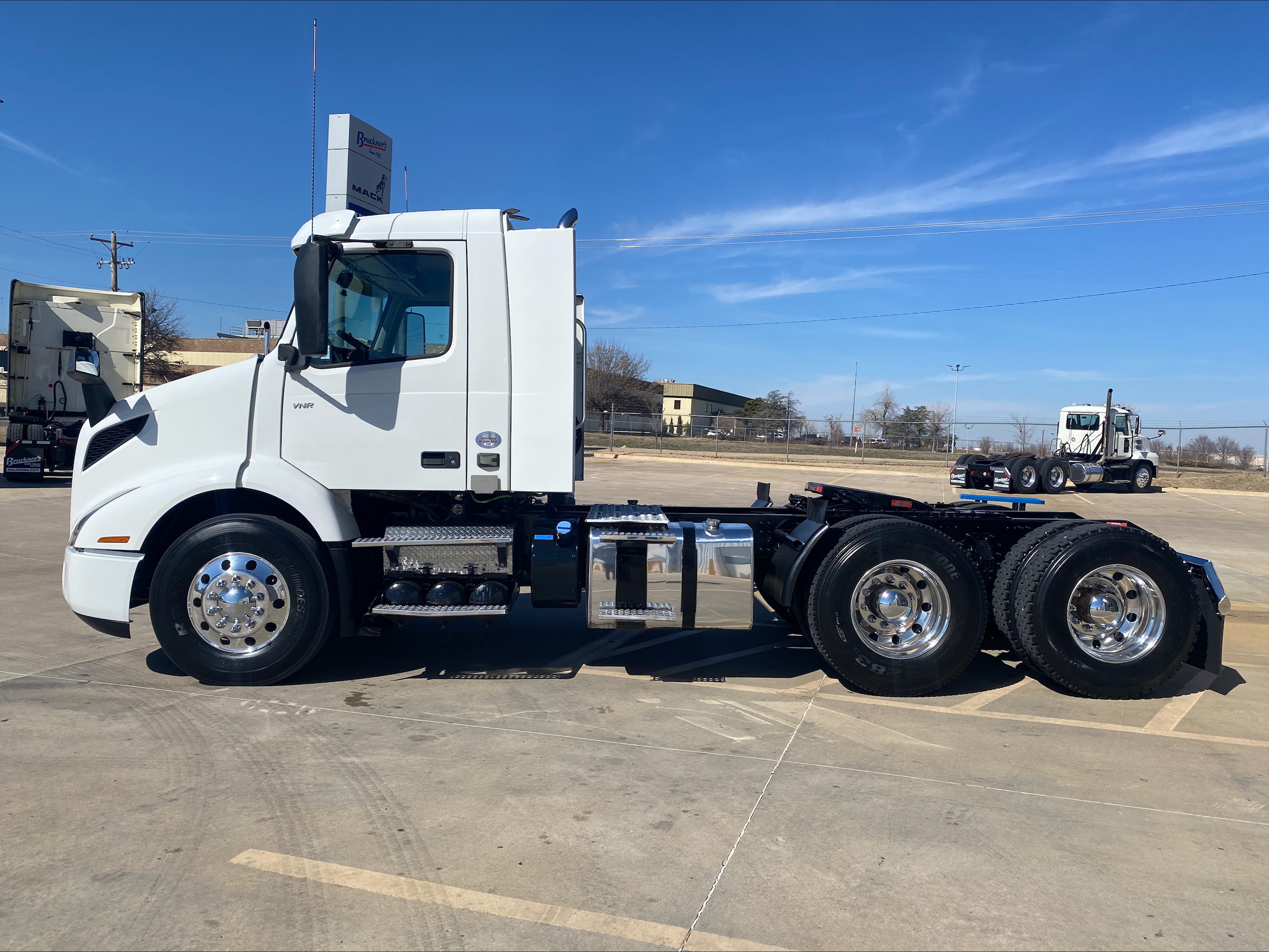 2019 Volvo - image 8