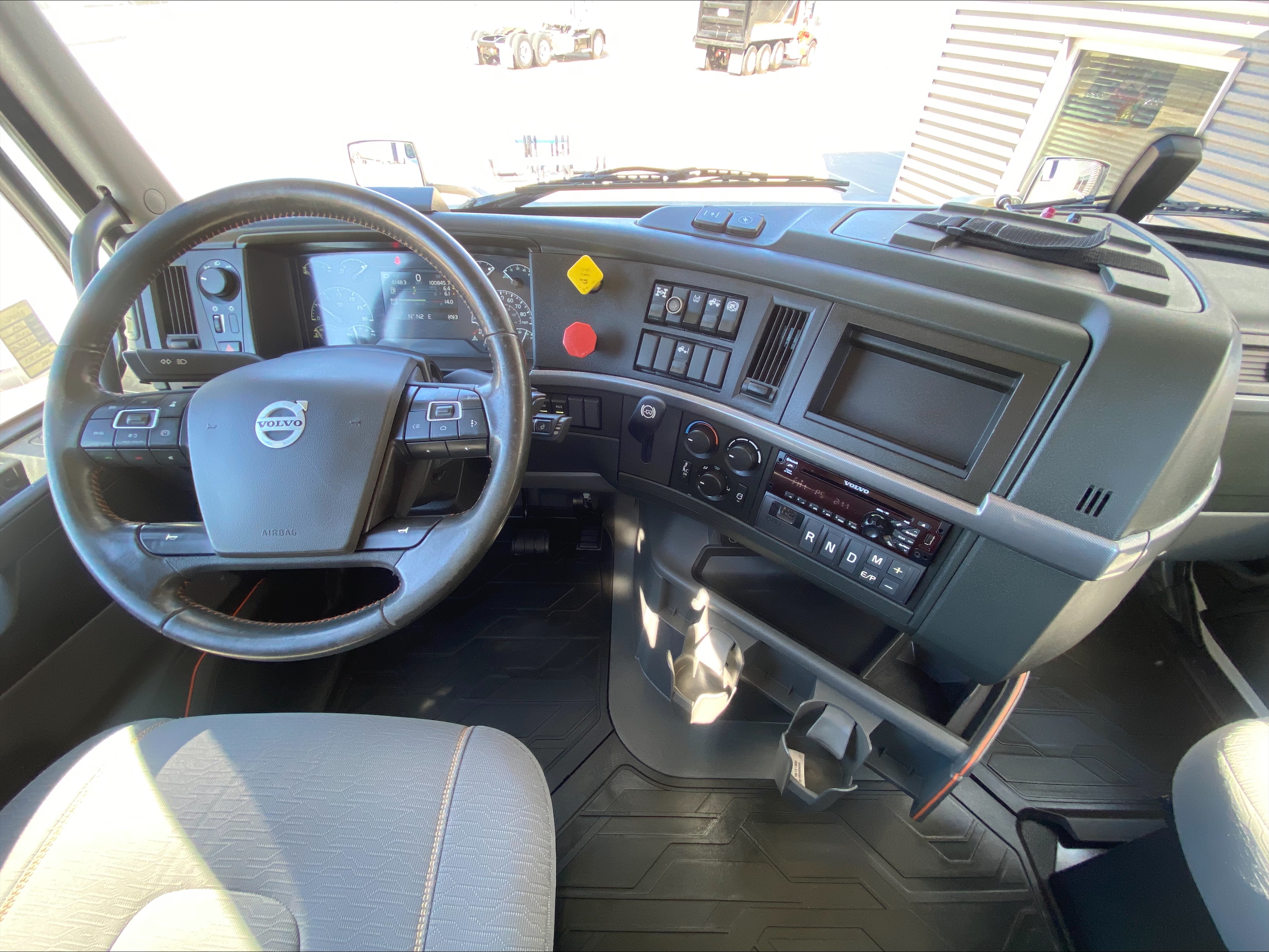 2019 Volvo - image 19