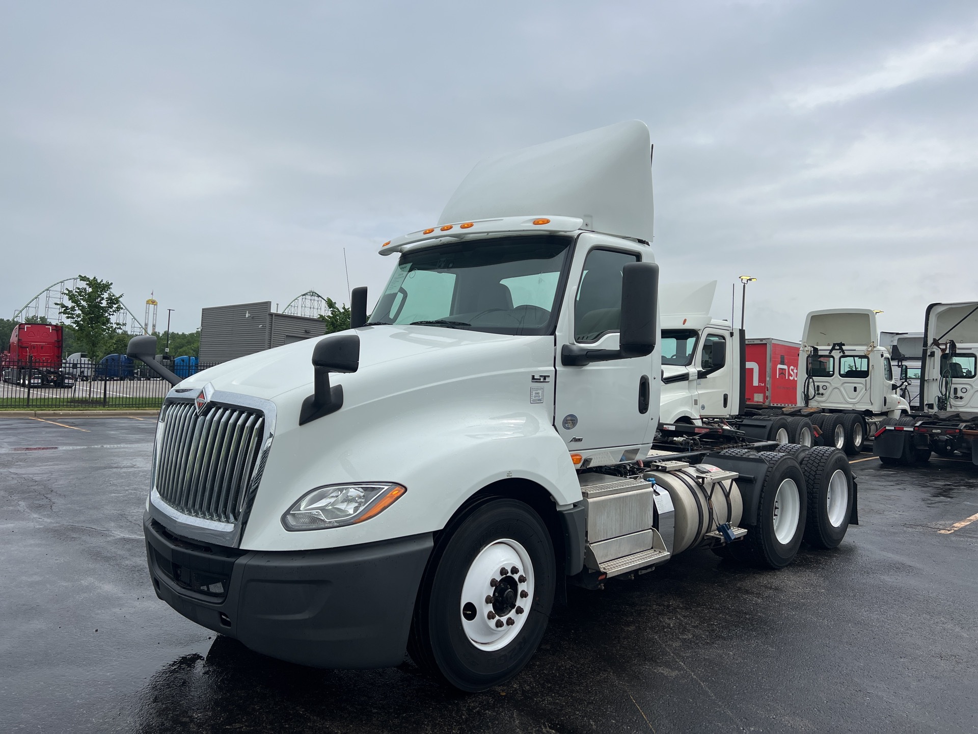 2019 International LT - image 1