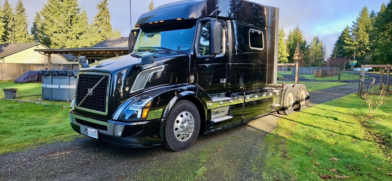 2018 Volvo - image 1