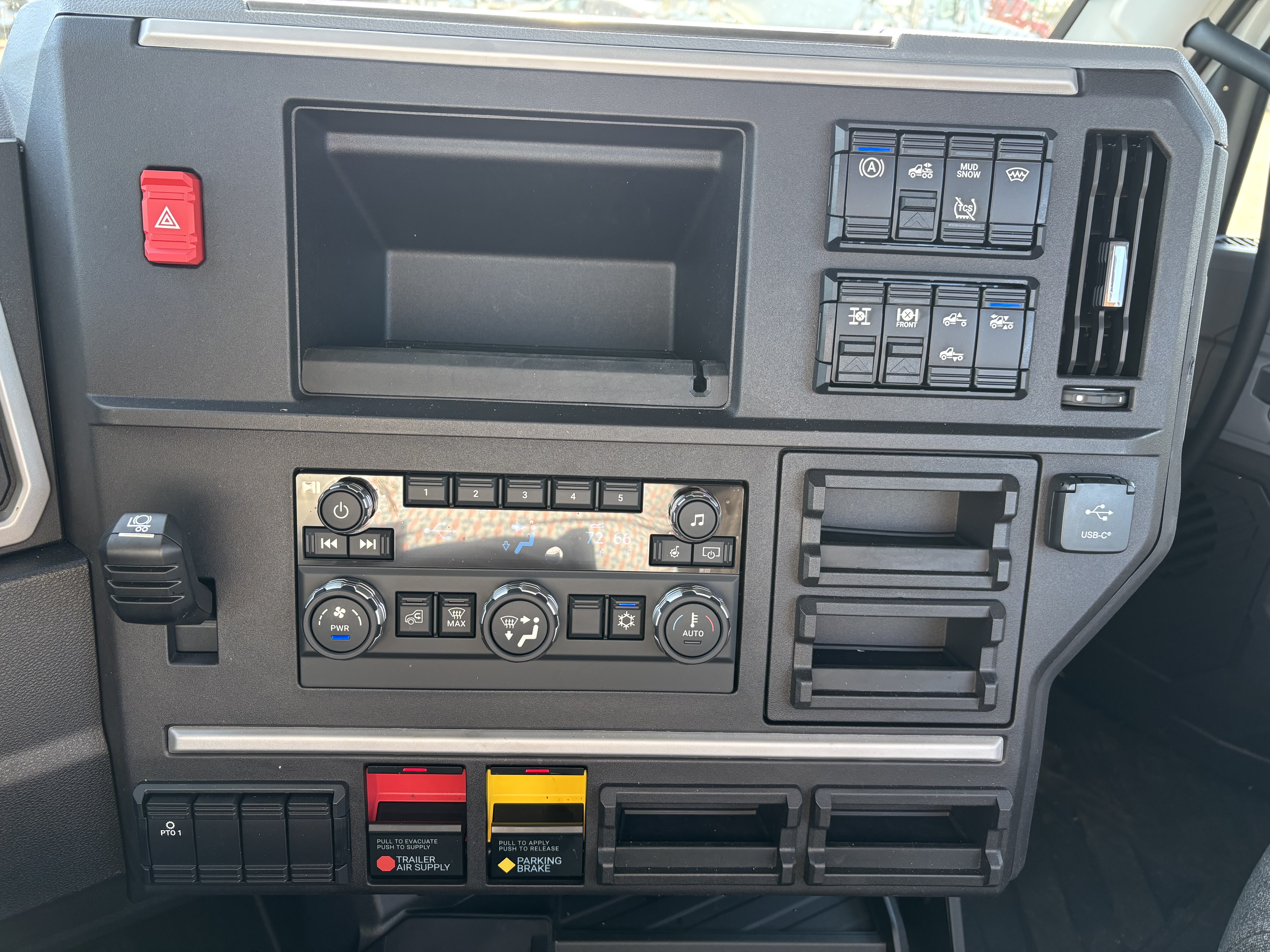 2027 Mack — photo 16