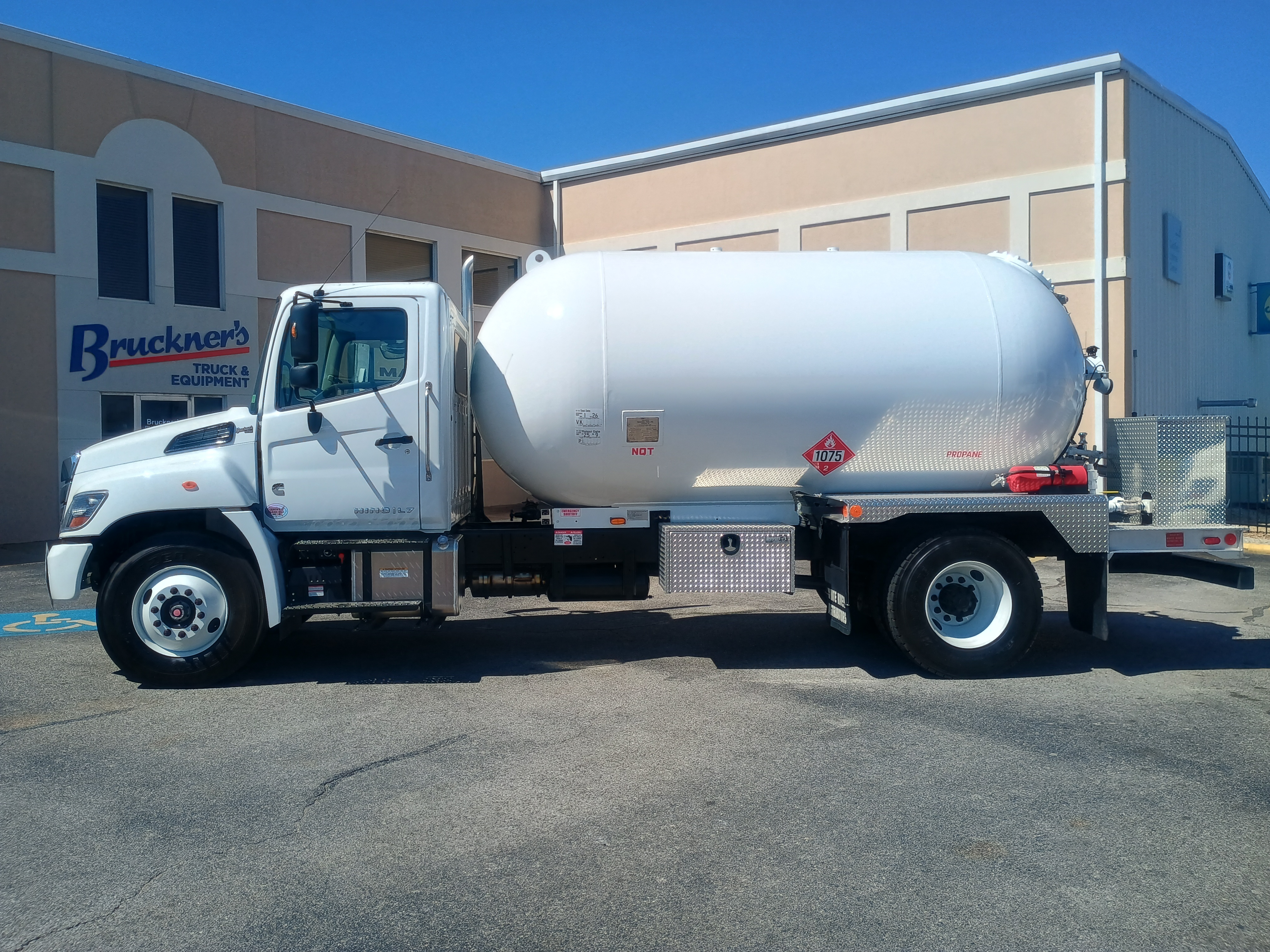 2026 Hino L7 - image 2