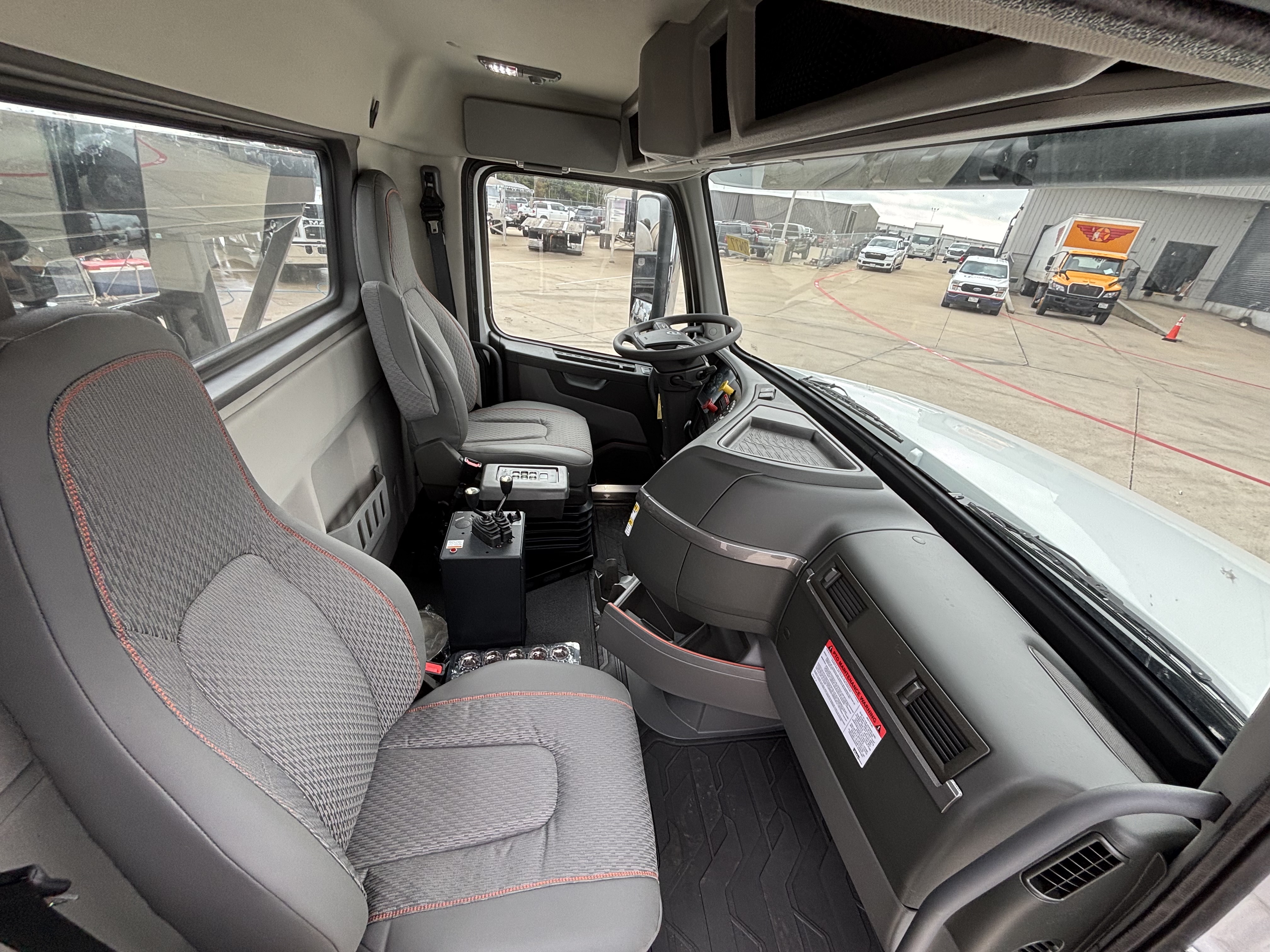 2026 Volvo - image 19