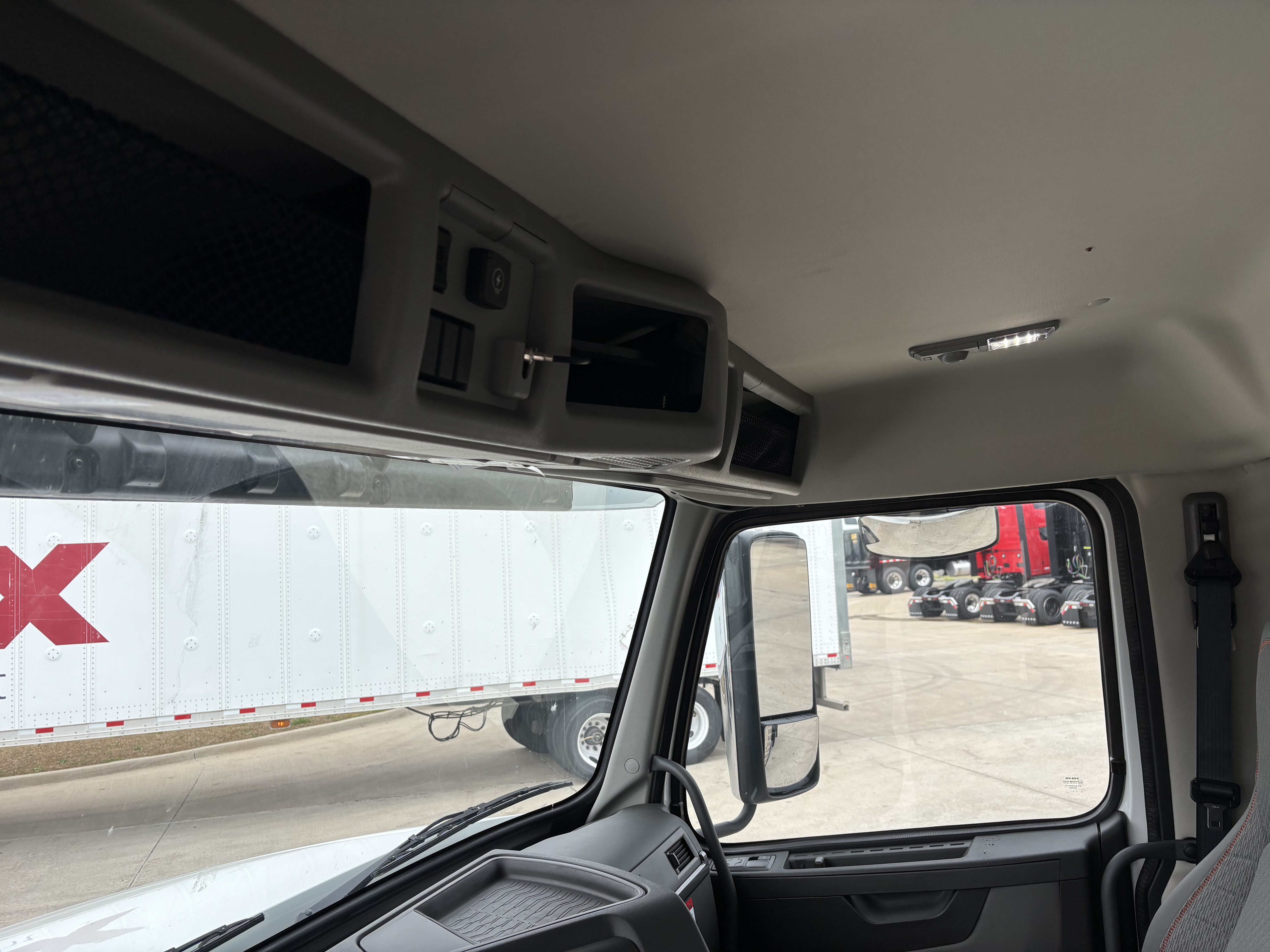 2026 Volvo - image 16