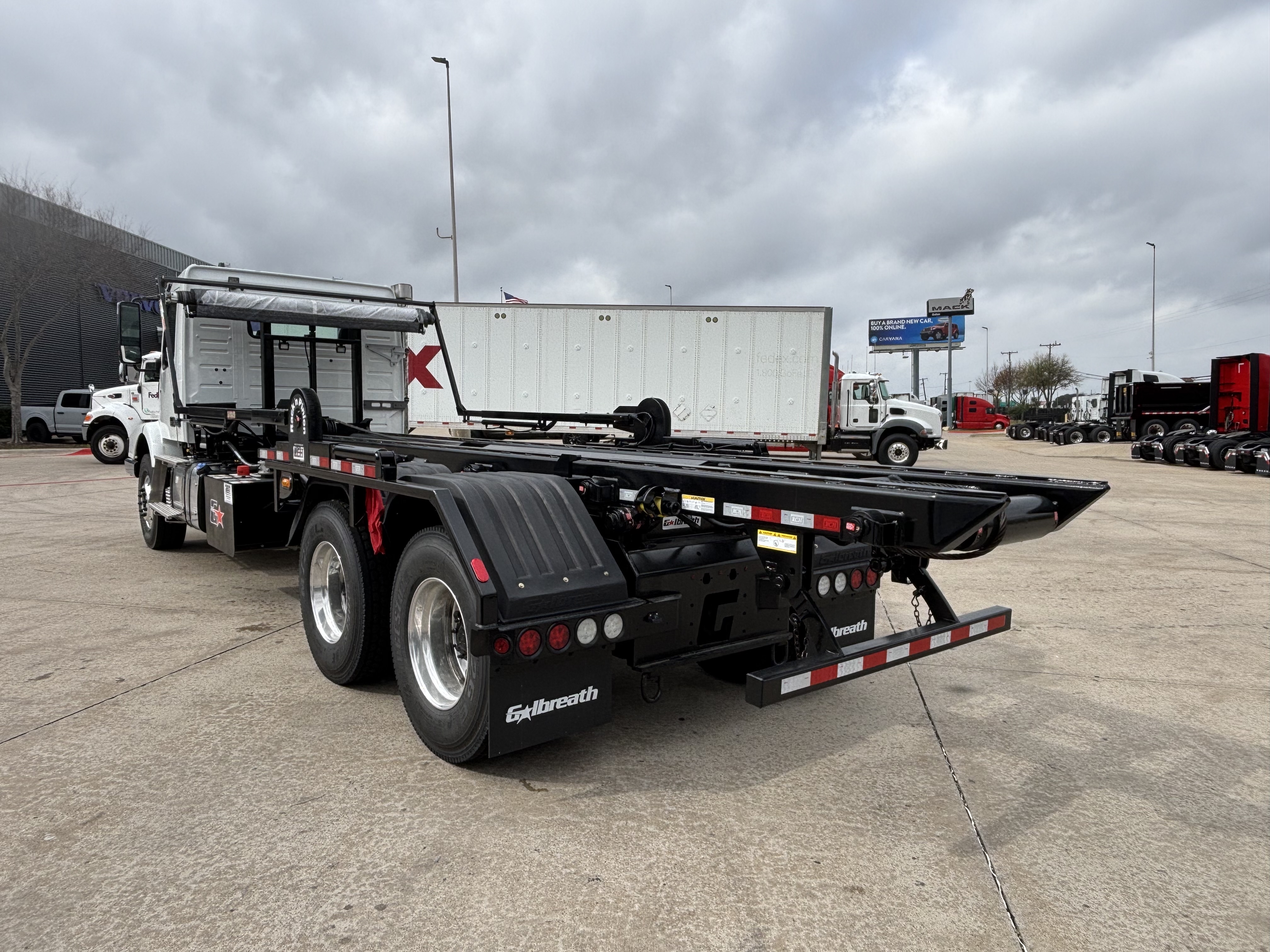 2026 Volvo - image 3