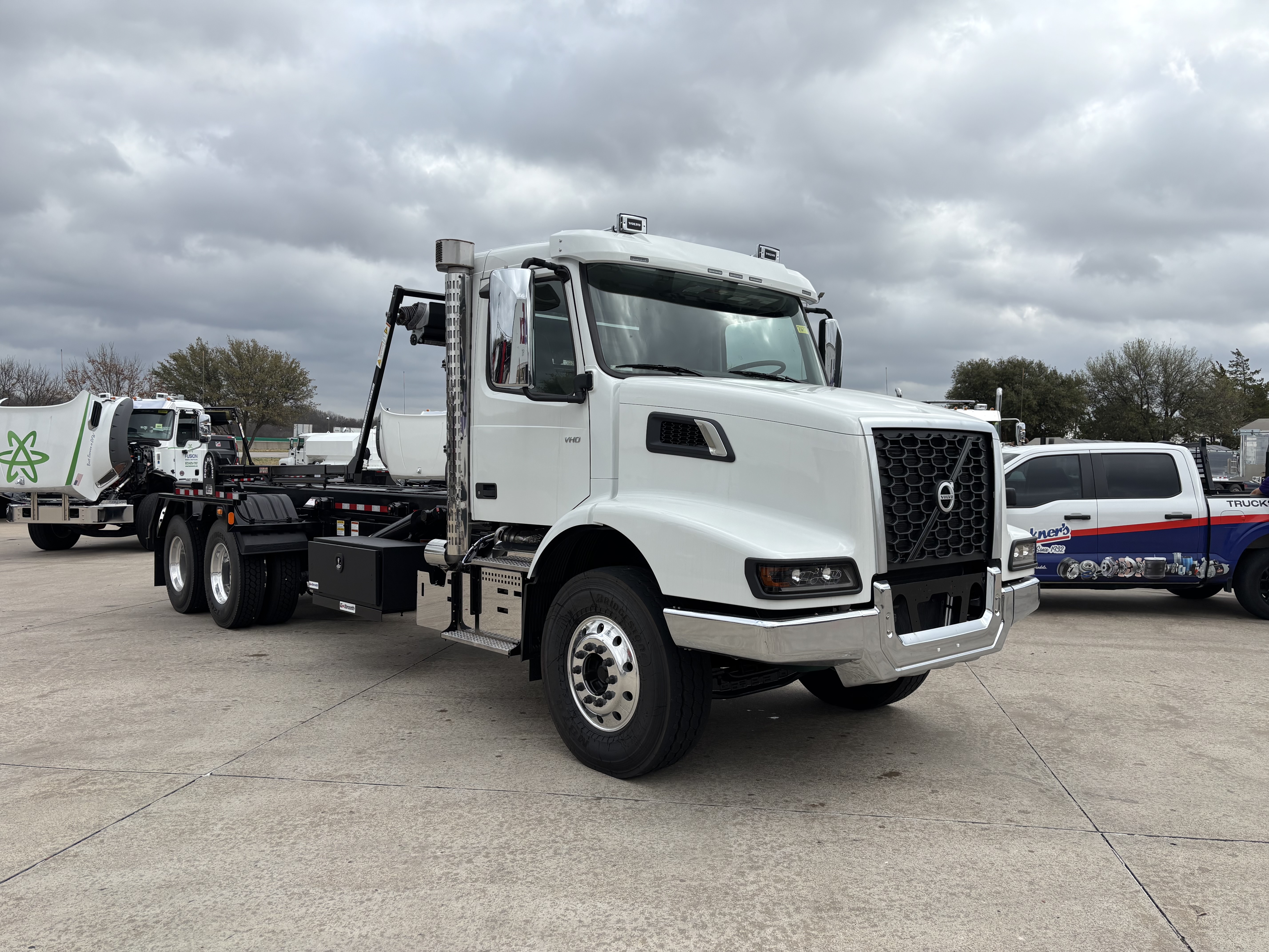 2026 Volvo - image 8