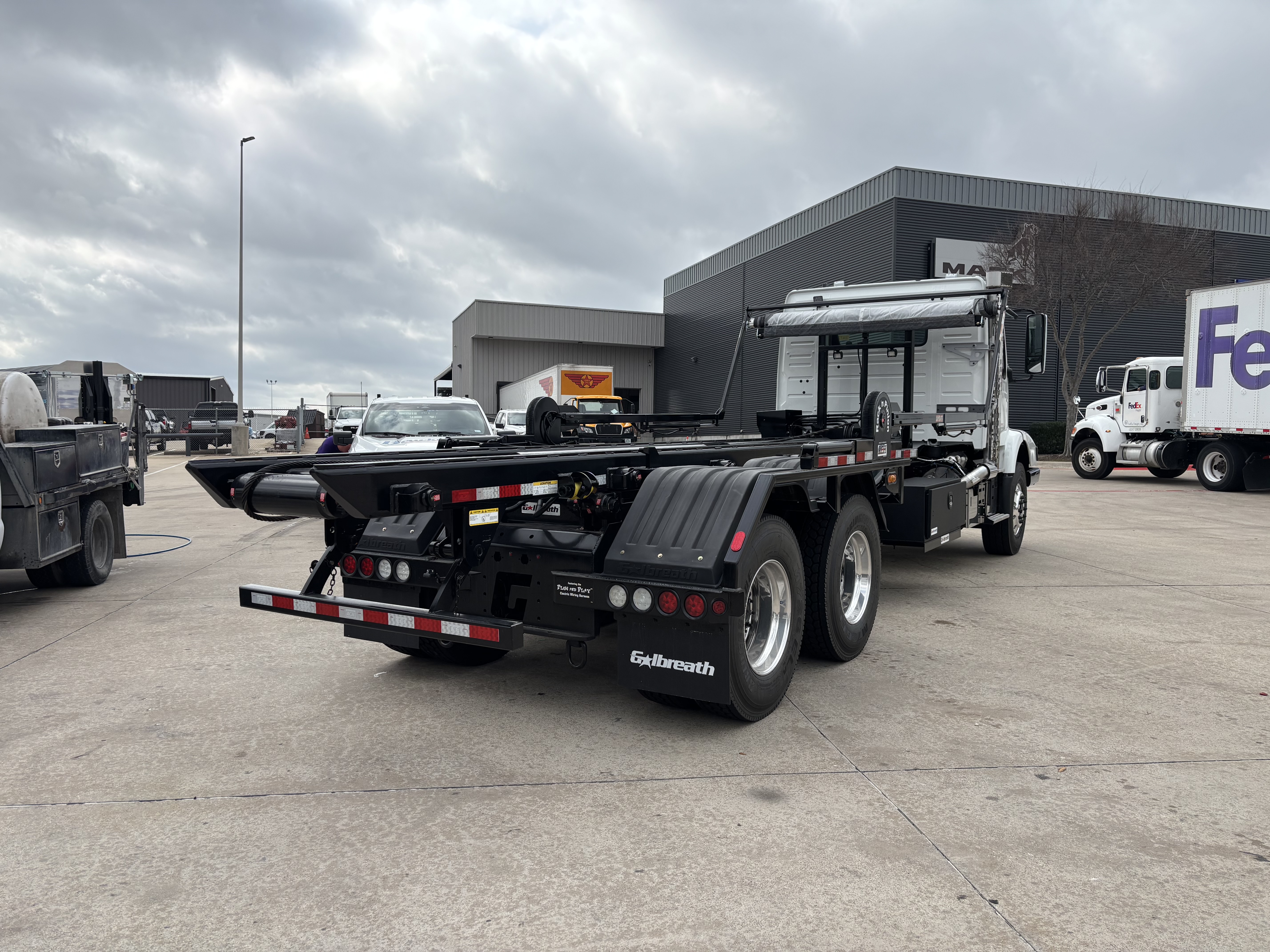 2026 Volvo - image 6