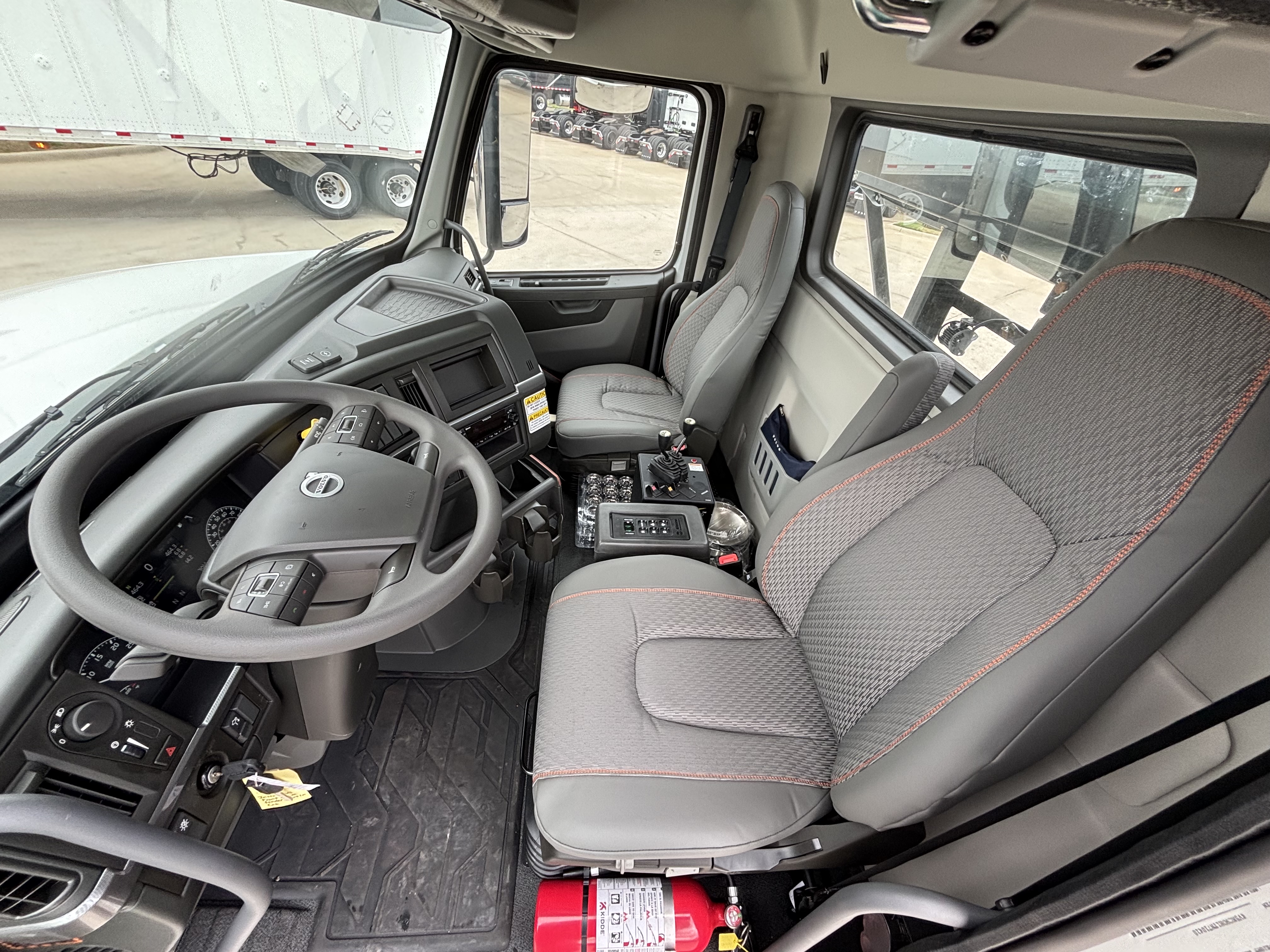 2026 Volvo - image 15