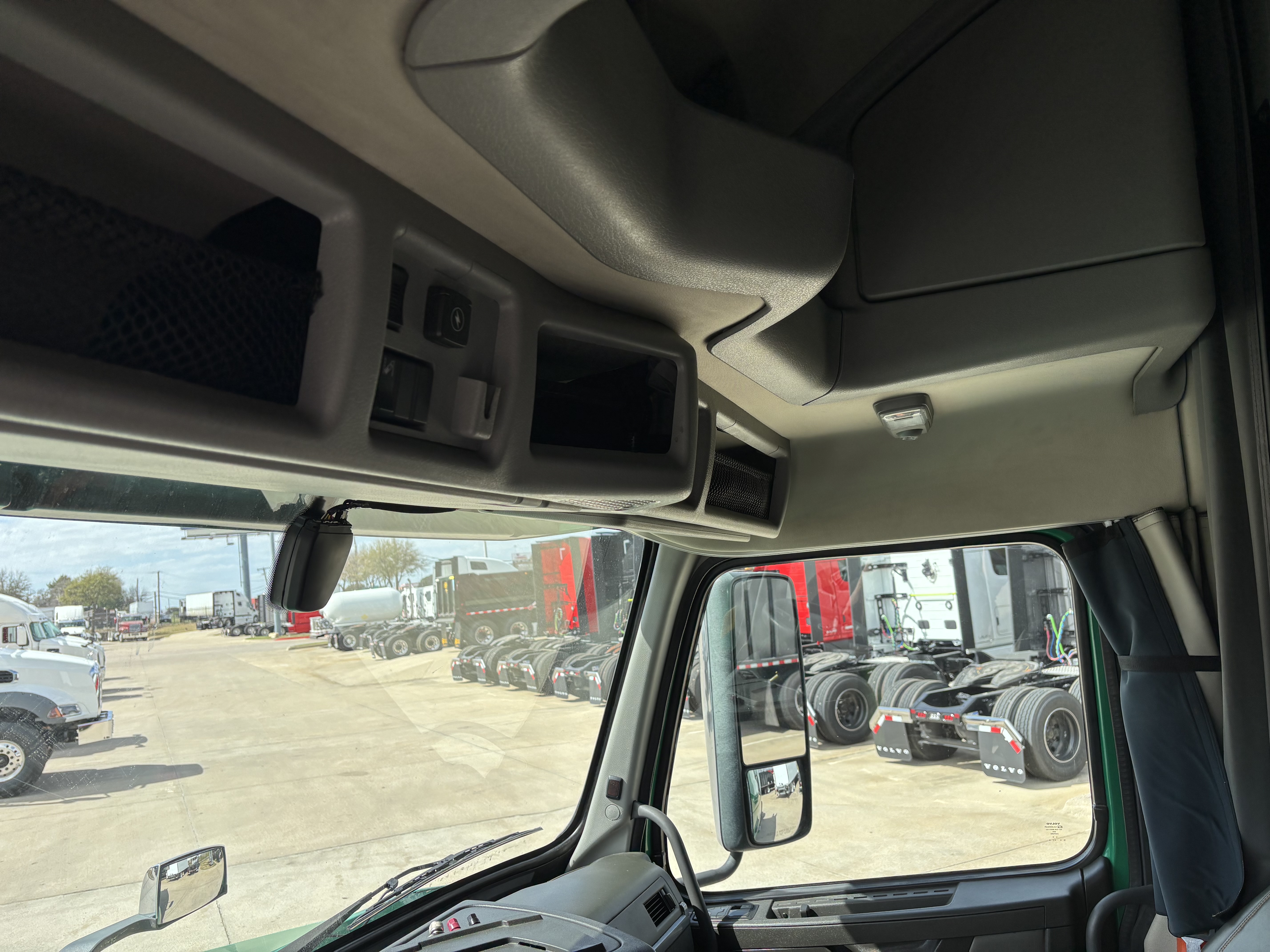 2019 Volvo - image 23