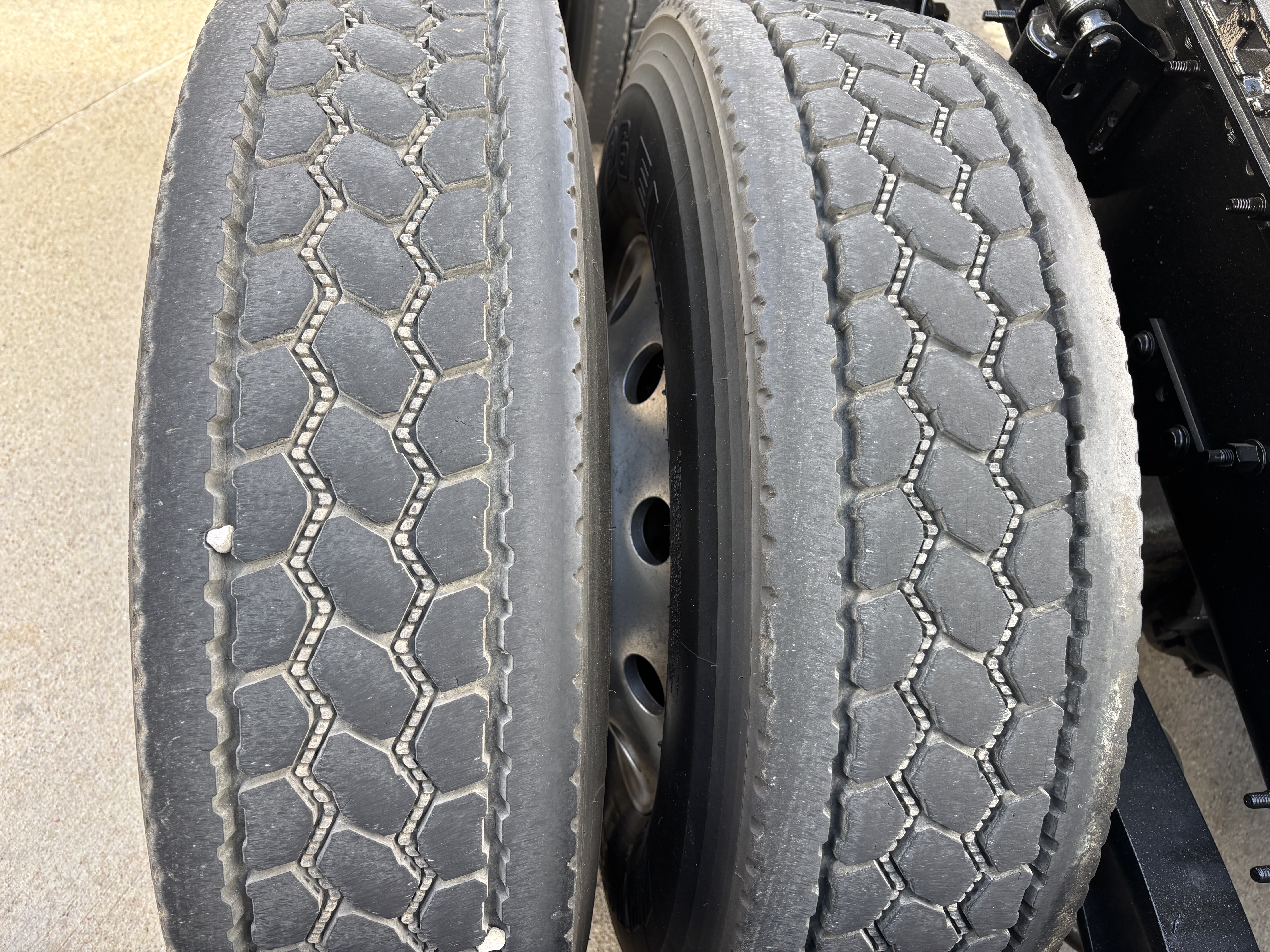 2019 Volvo - image 13