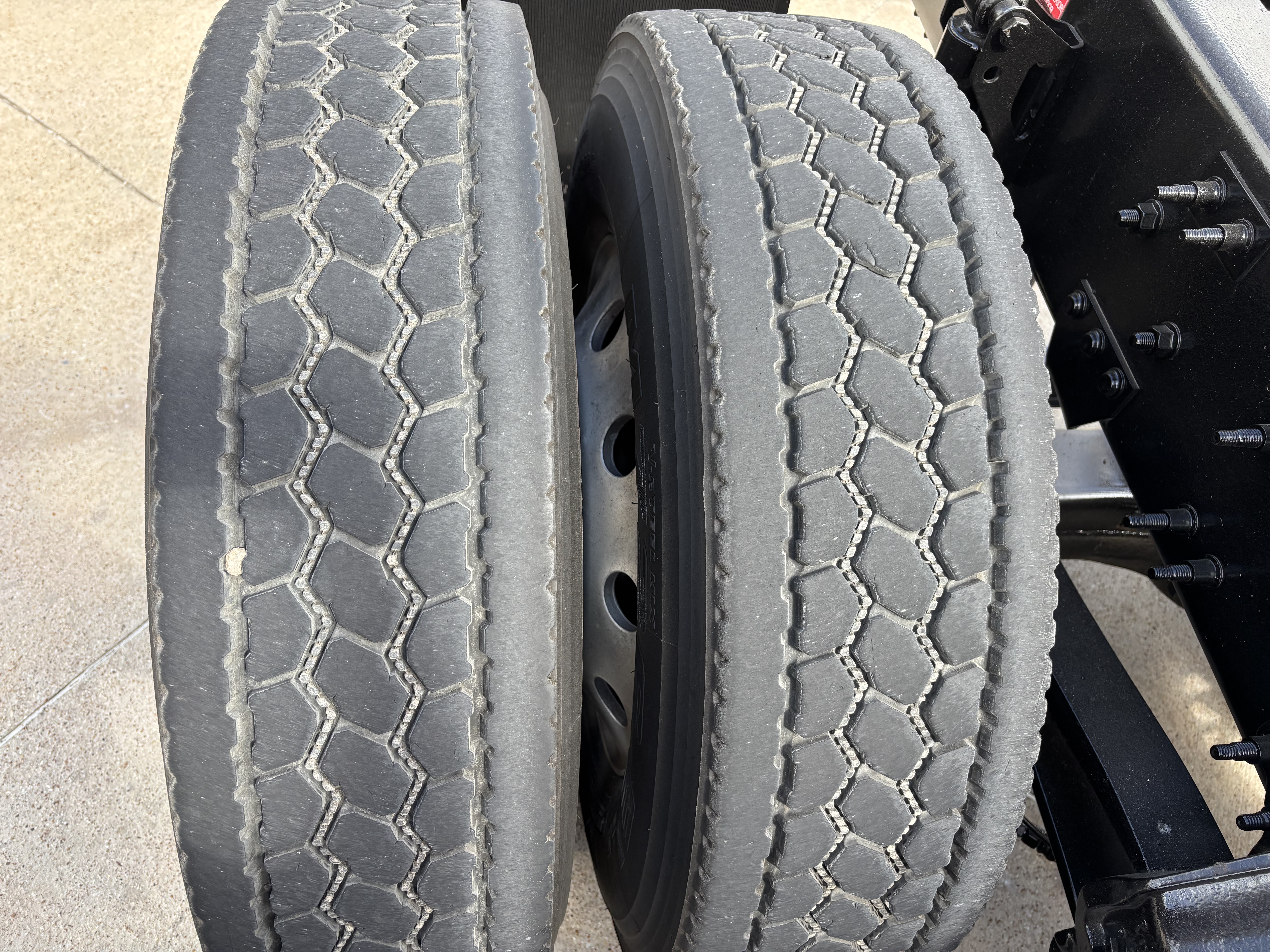 2019 Volvo - image 16