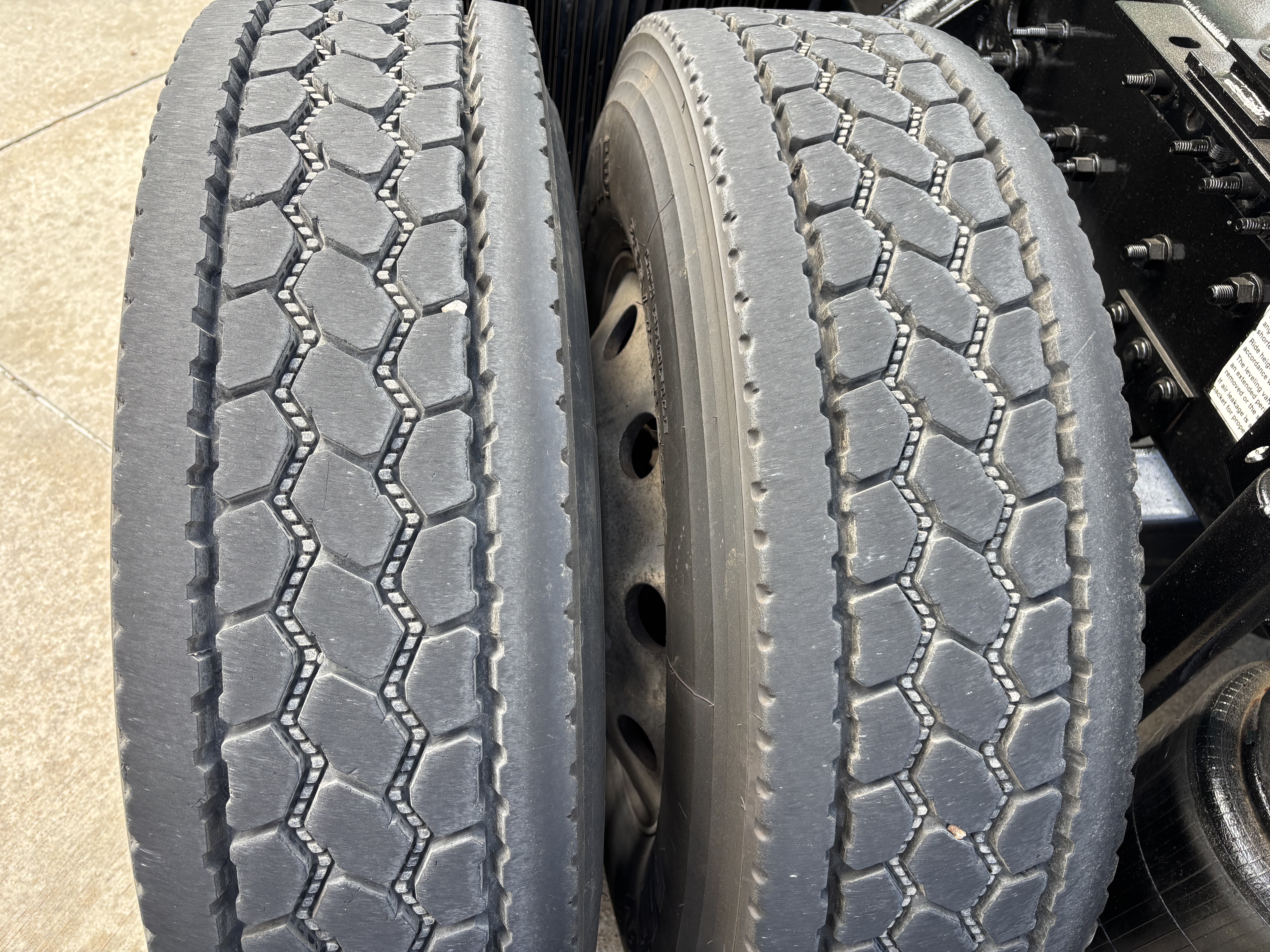 2019 Volvo - image 14