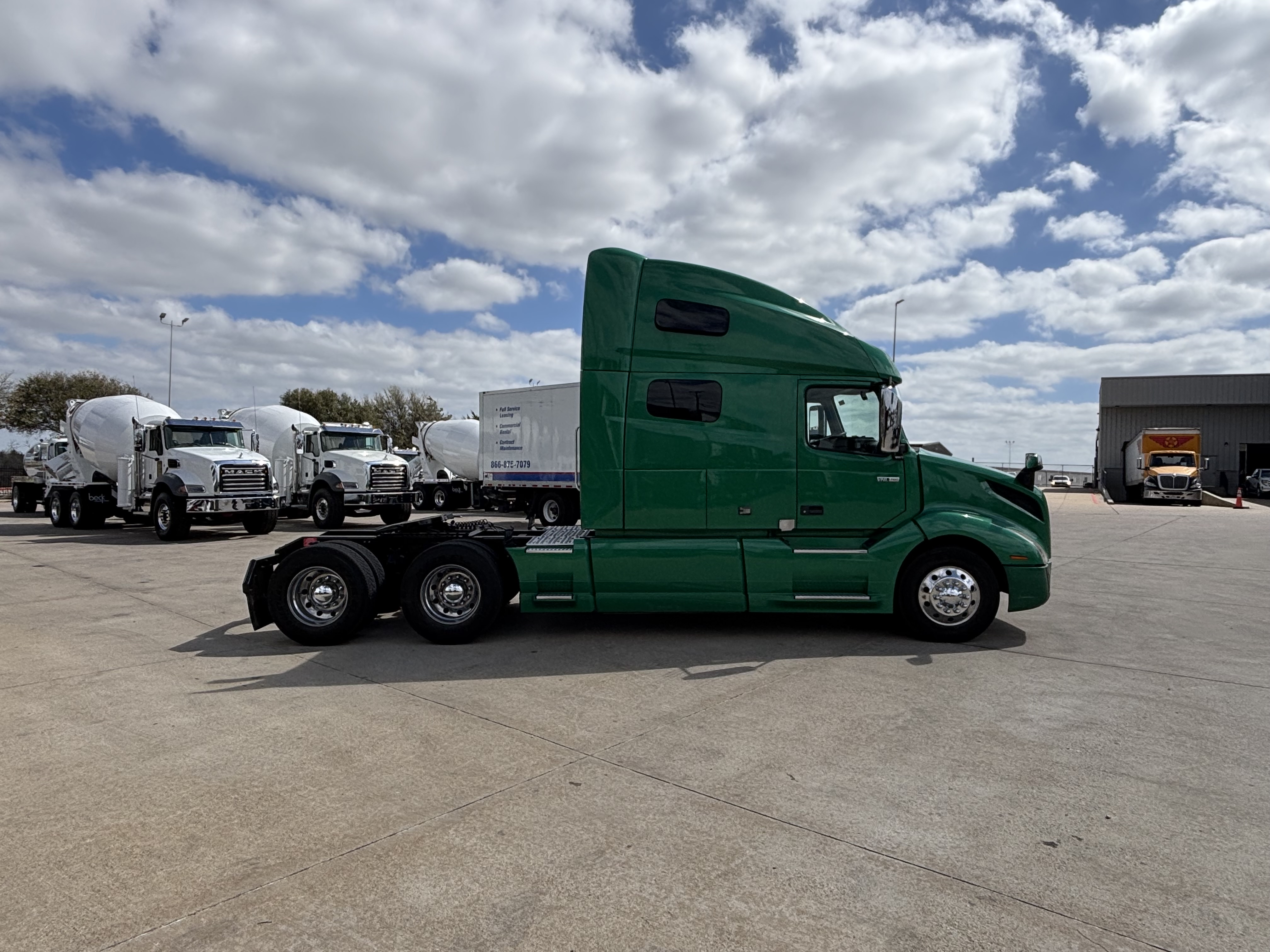 2019 Volvo - image 4