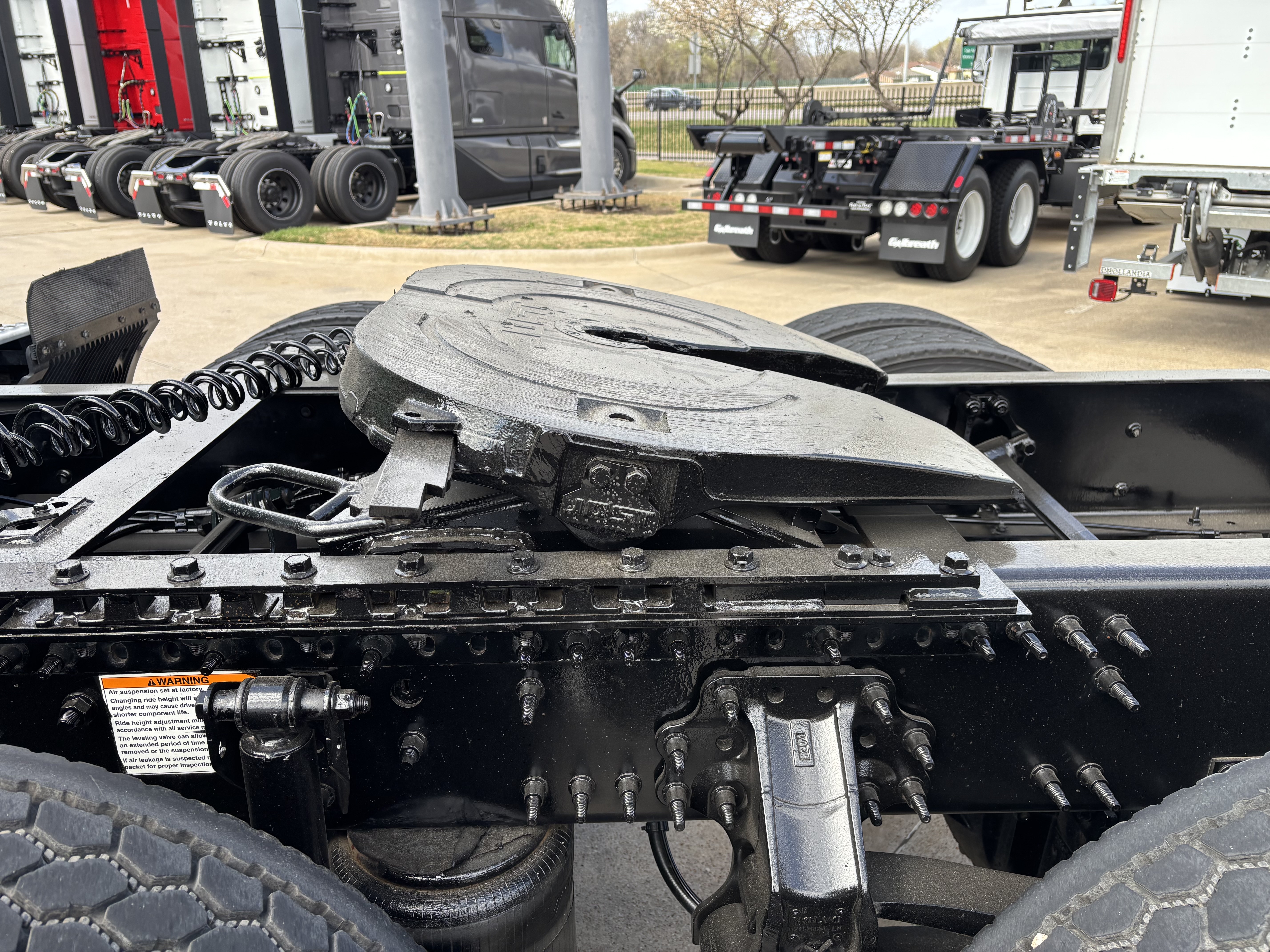 2019 Volvo - image 17