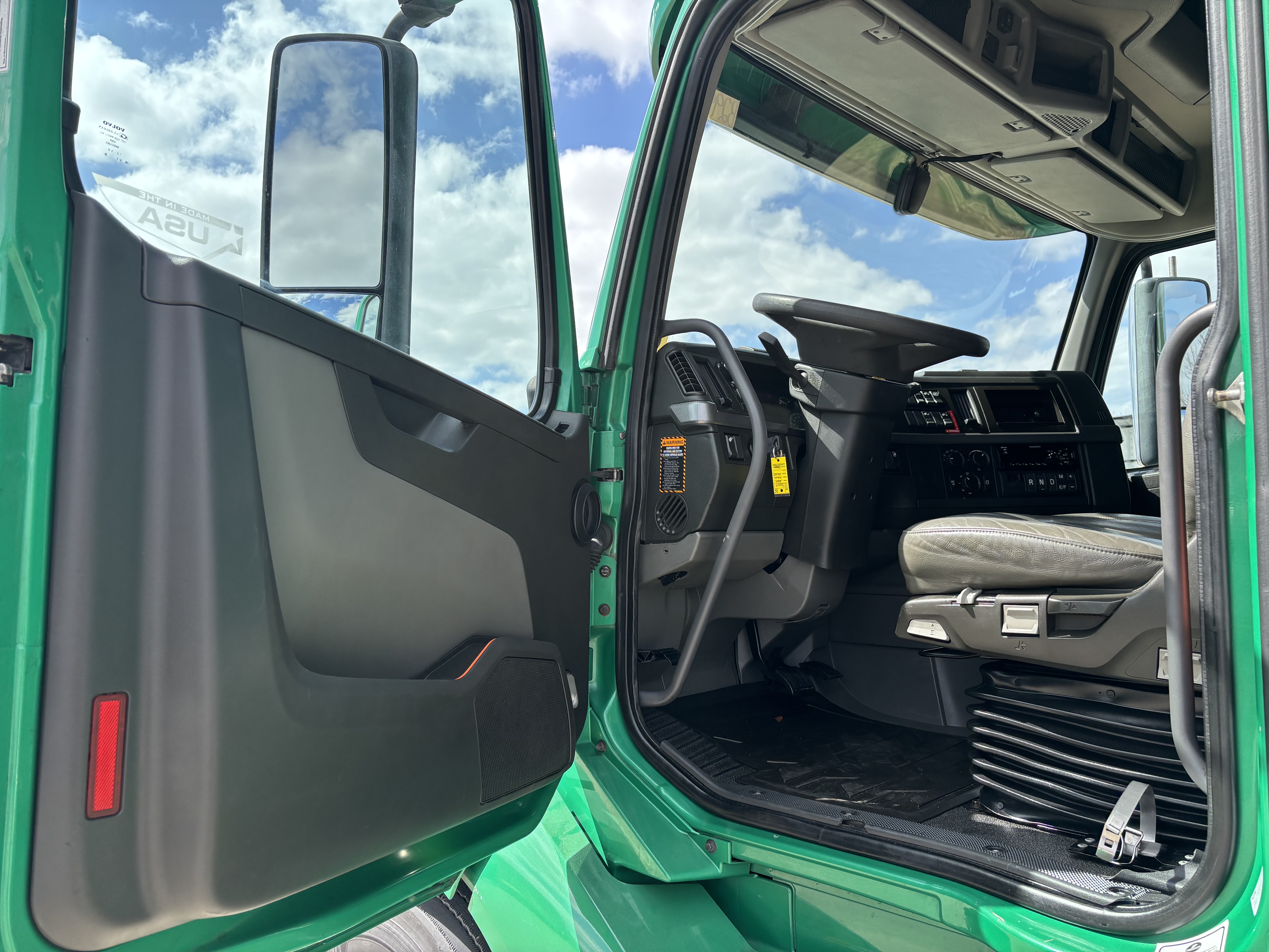 2019 Volvo - image 21