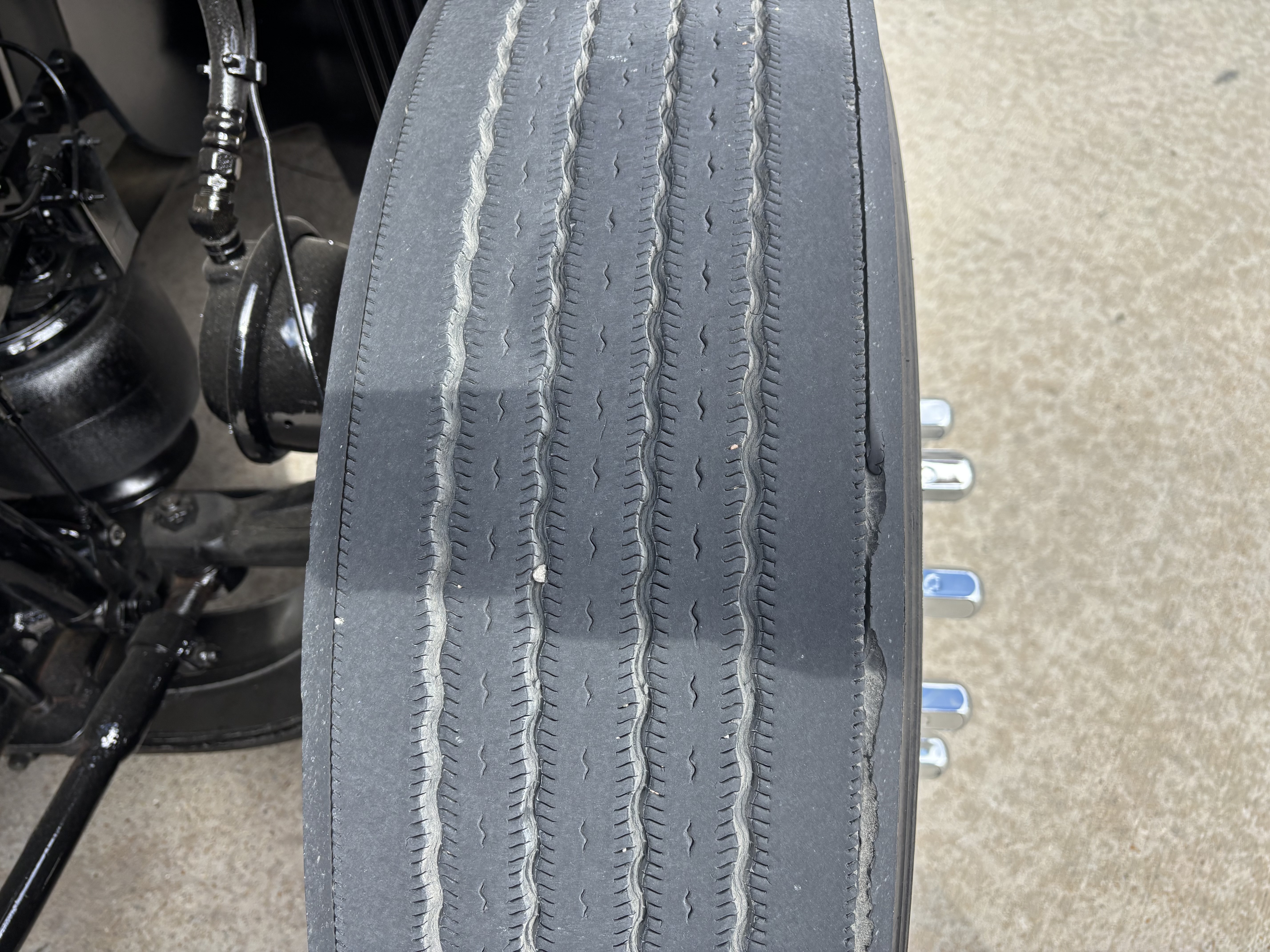 2019 Volvo - image 18