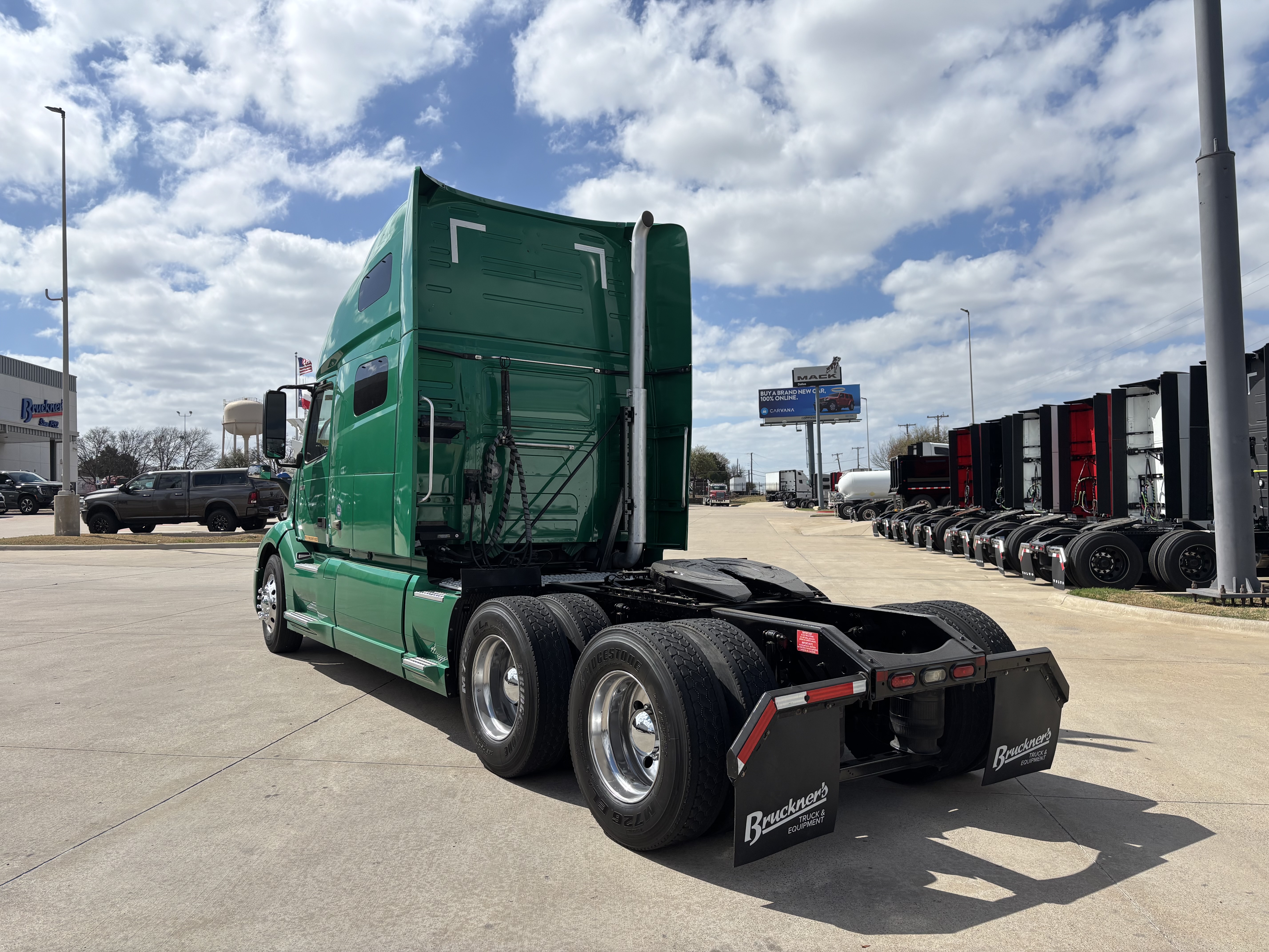 2019 Volvo - image 7