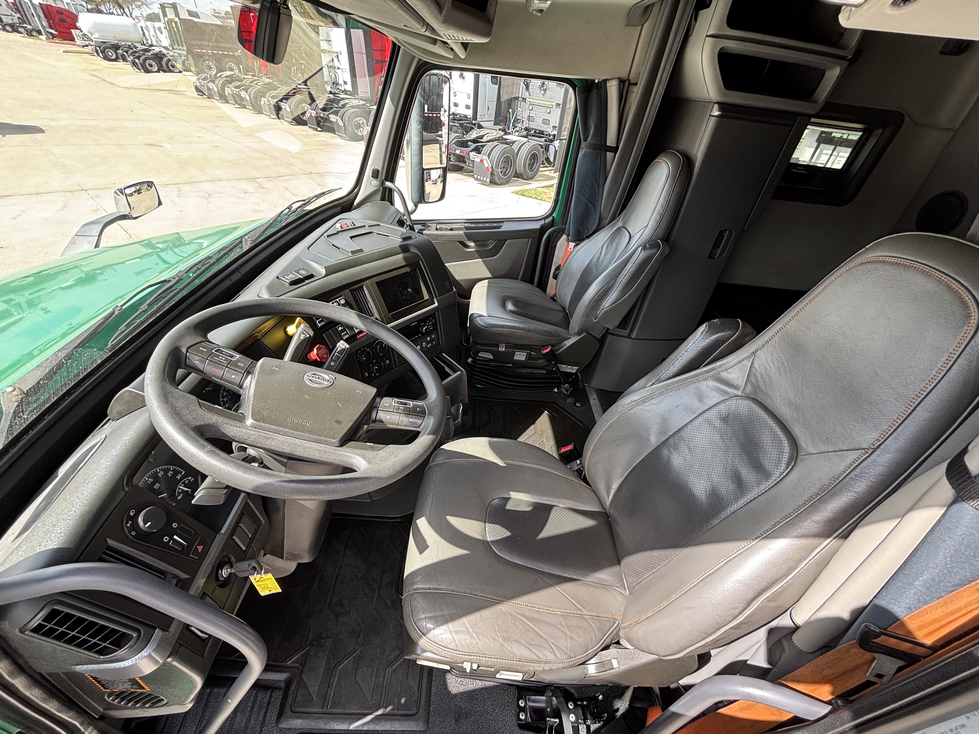 2019 Volvo - image 22