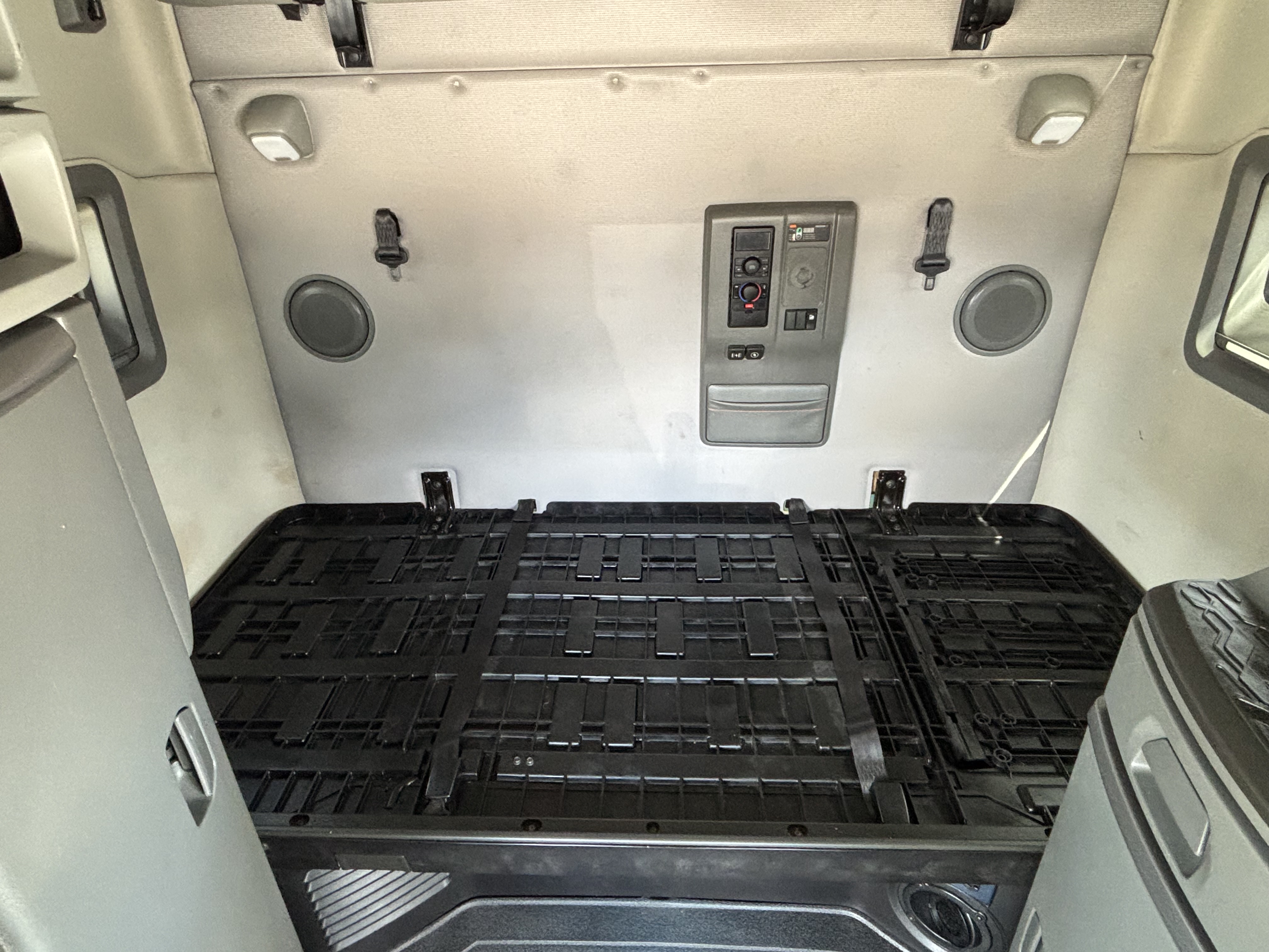 2019 Volvo - image 25