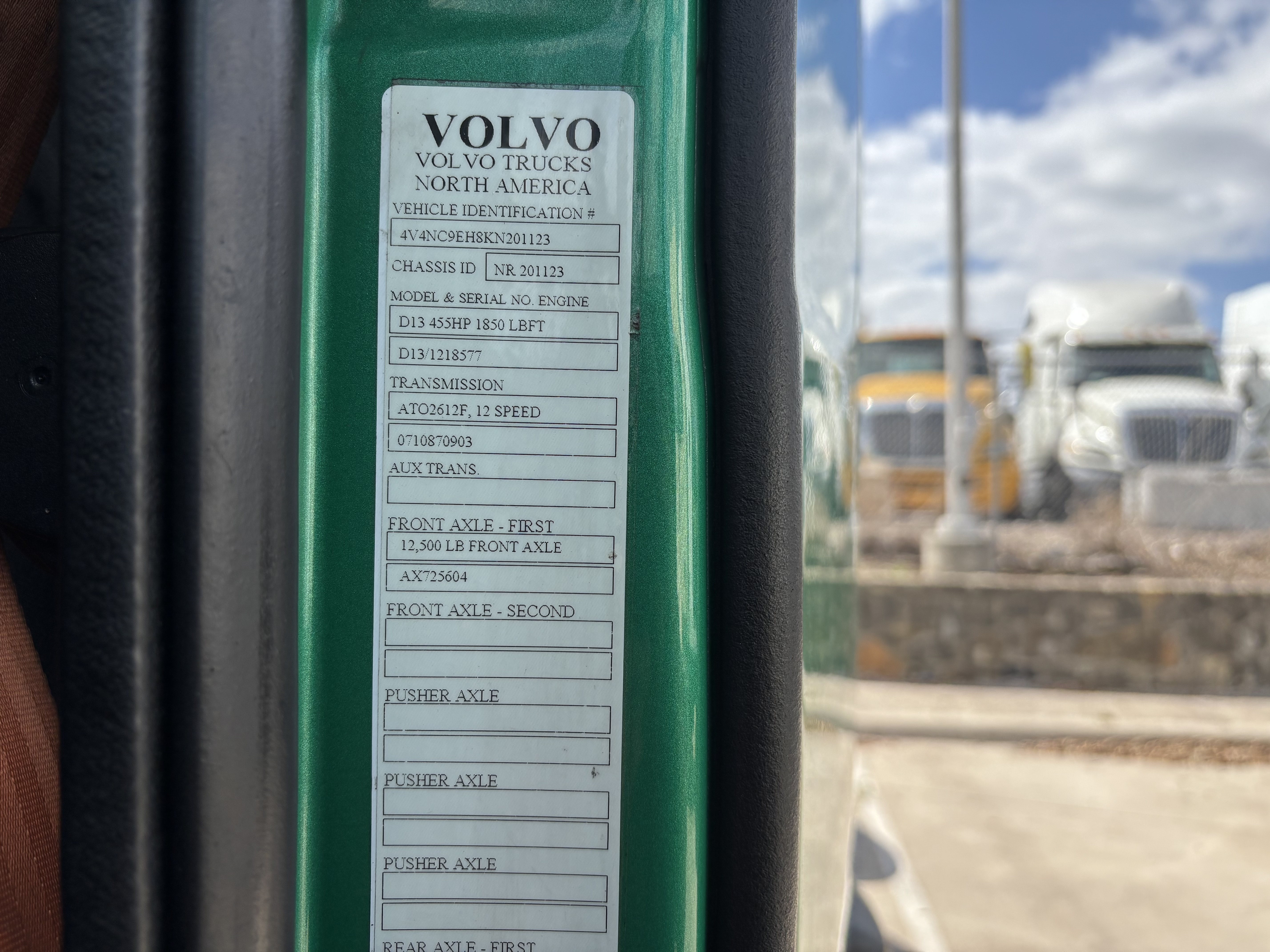 2019 Volvo - image 35