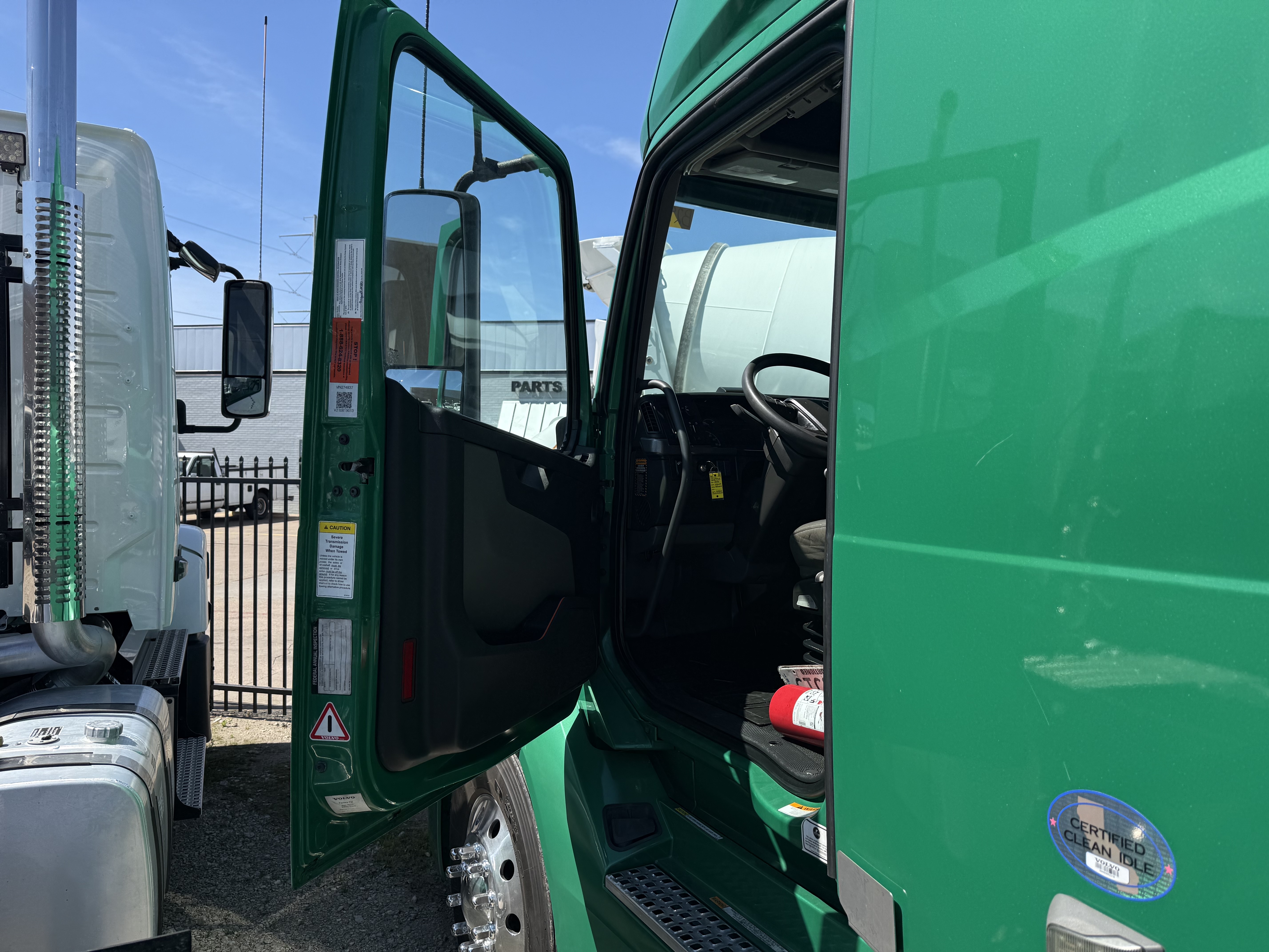 2021 Volvo - image 20