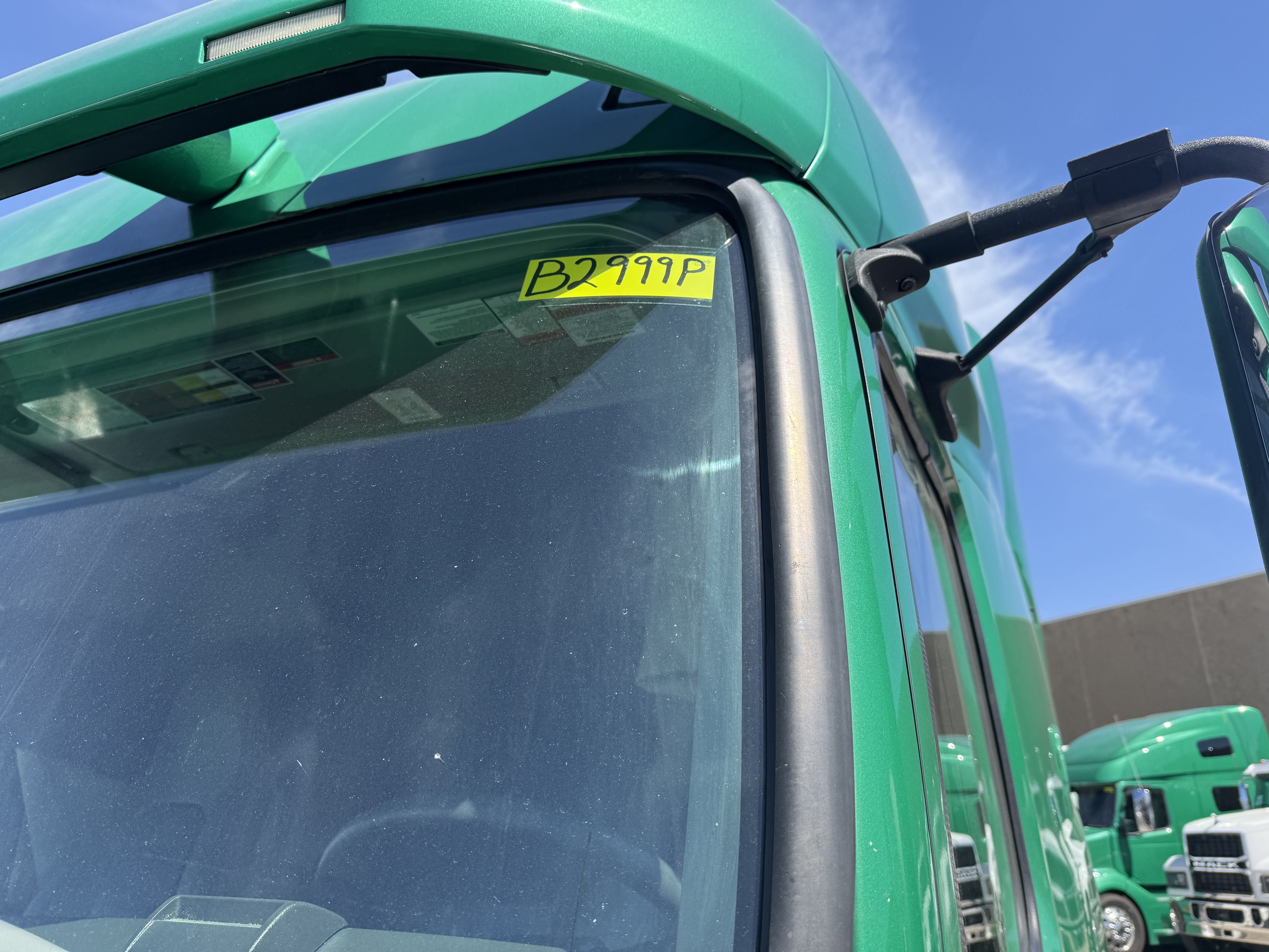 2021 Volvo - image 31