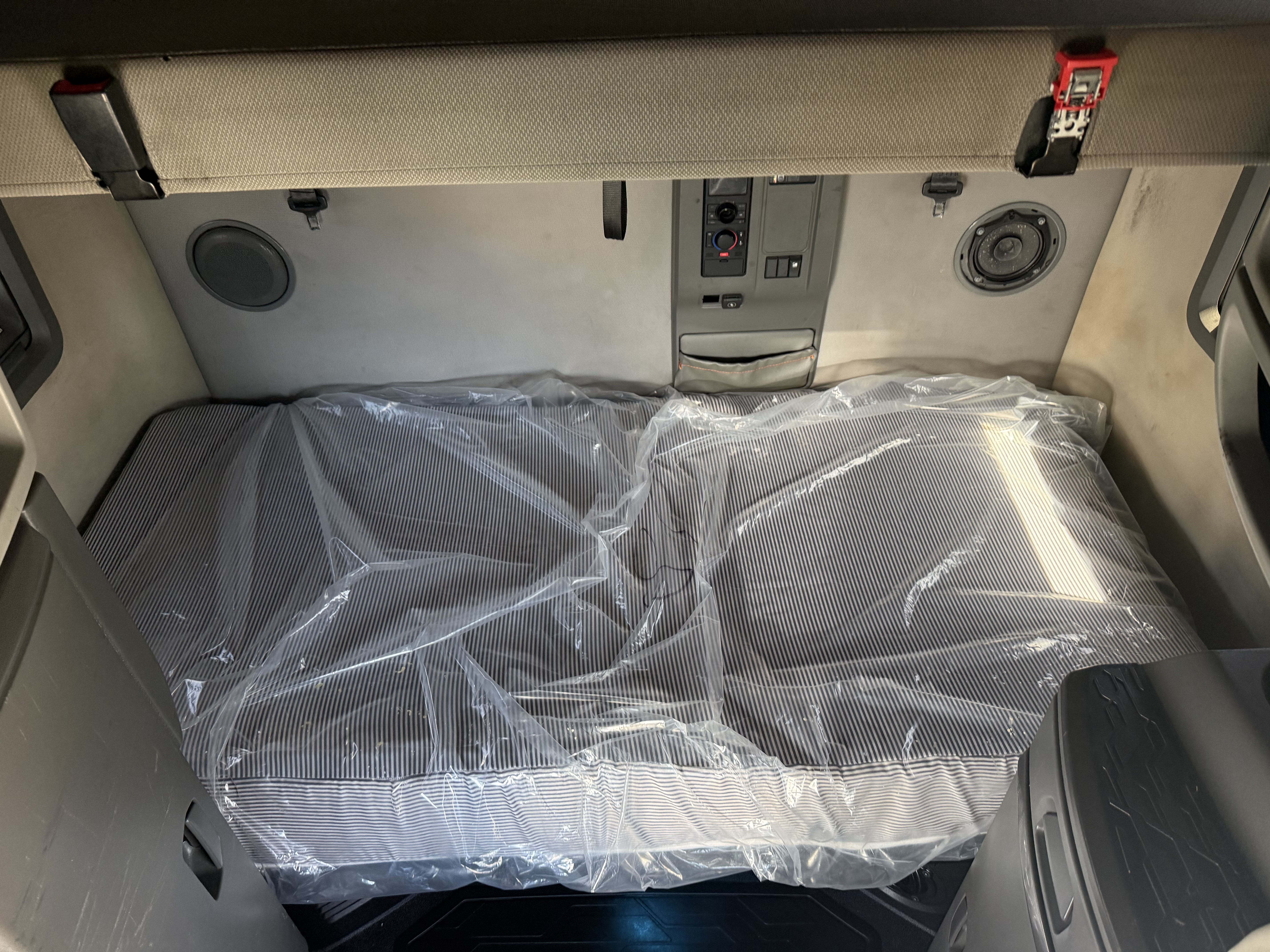 2021 Volvo - image 24