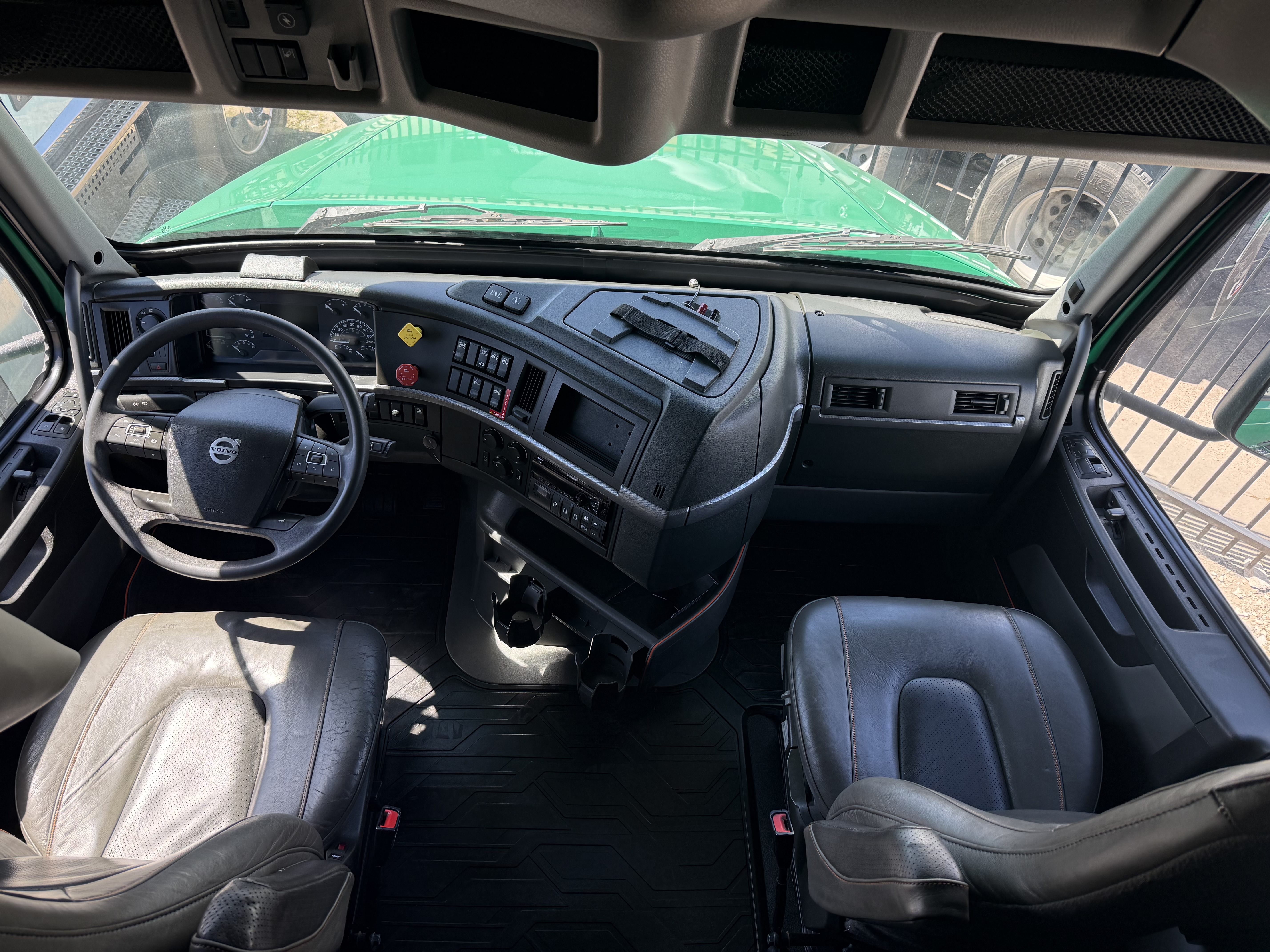 2021 Volvo - image 29