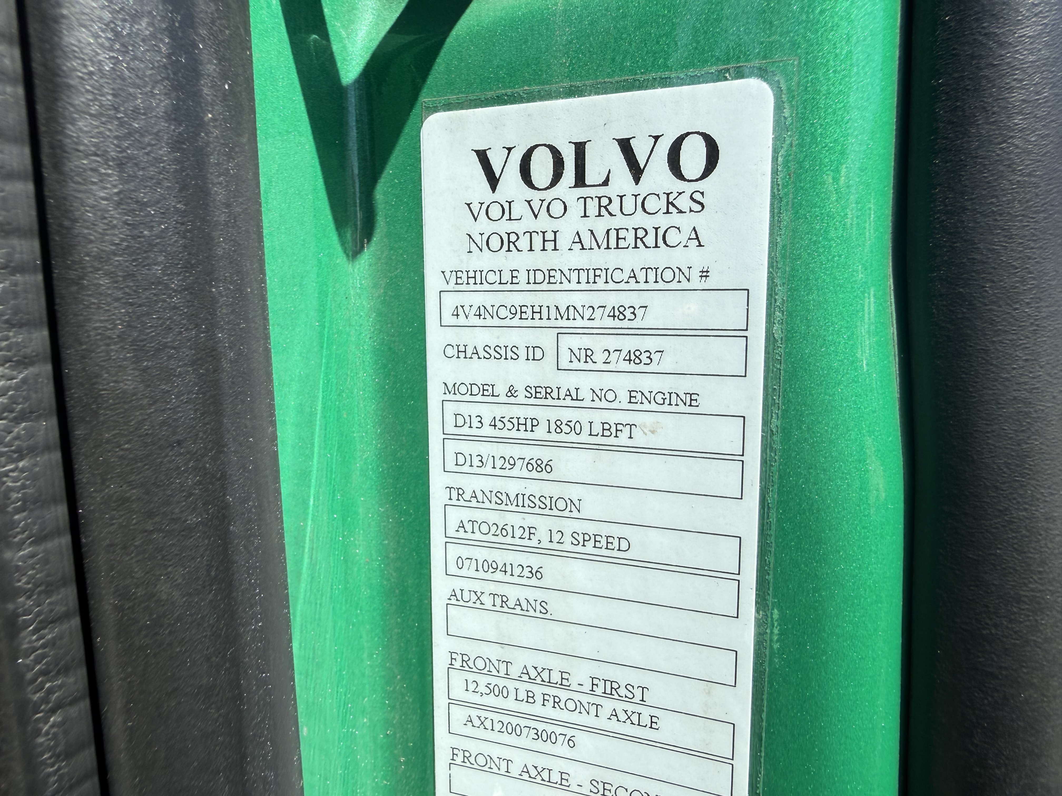 2021 Volvo - image 32