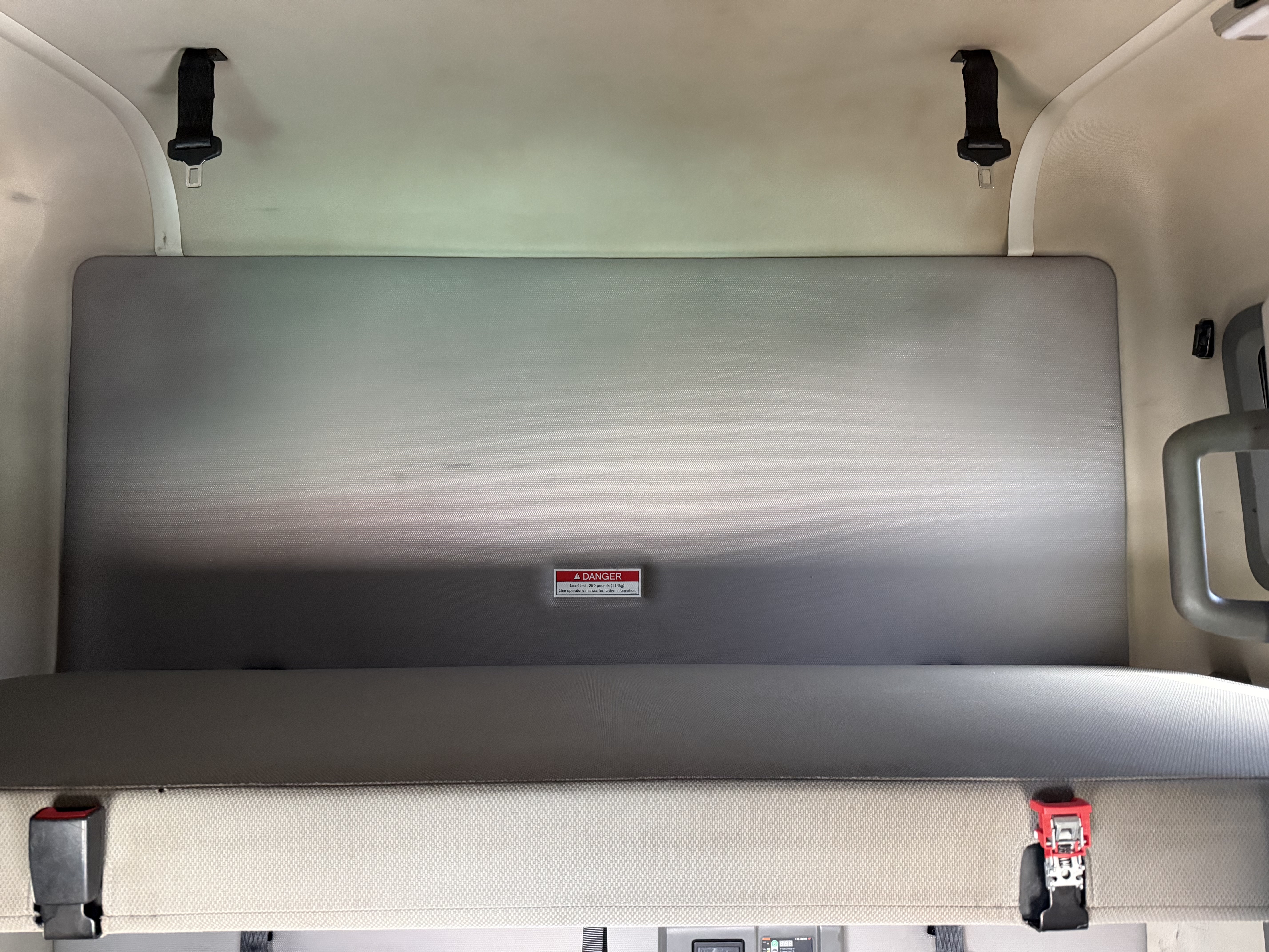 2021 Volvo - image 25