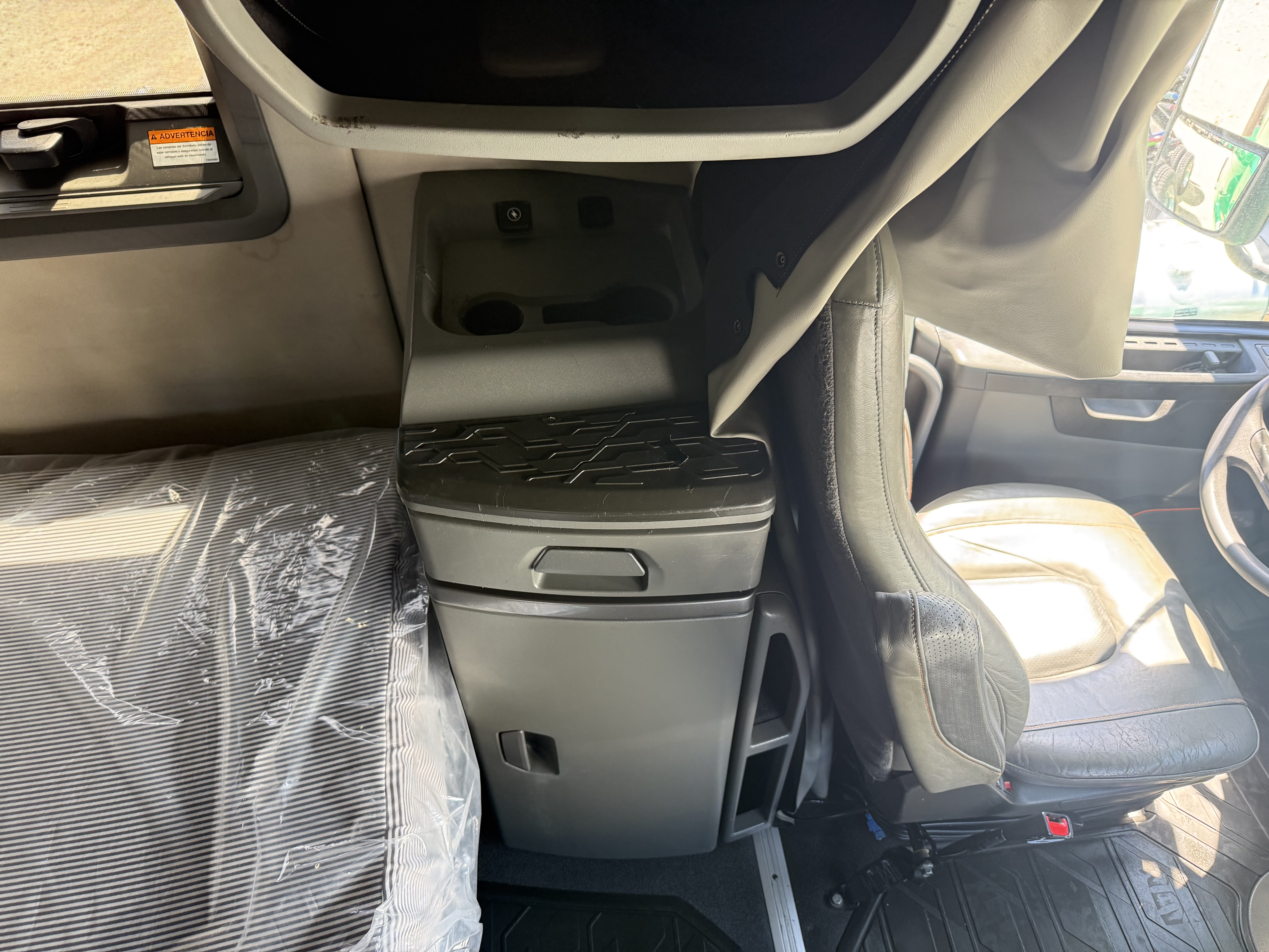 2021 Volvo - image 27