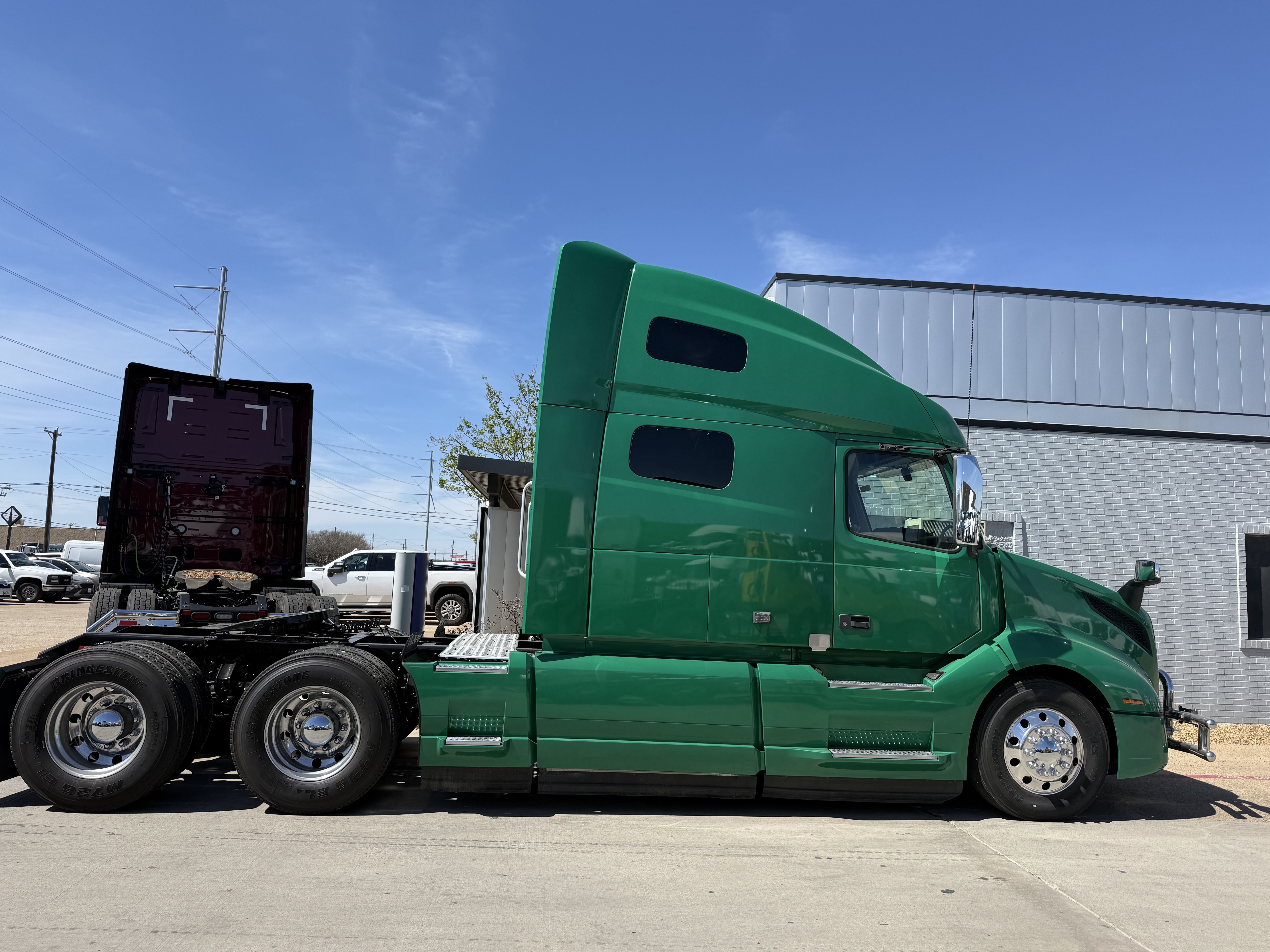 2021 Volvo - image 8