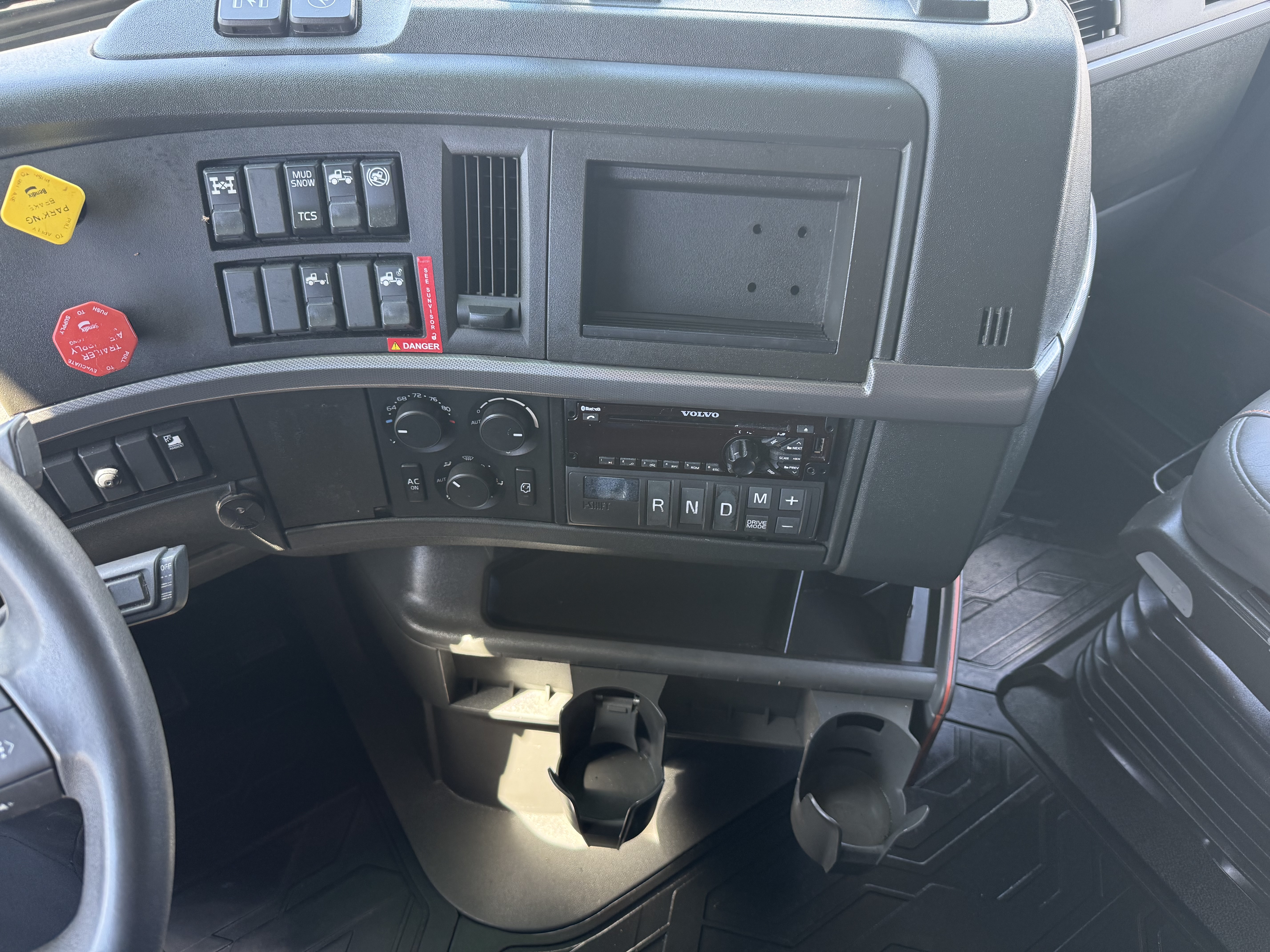 2021 Volvo - image 22