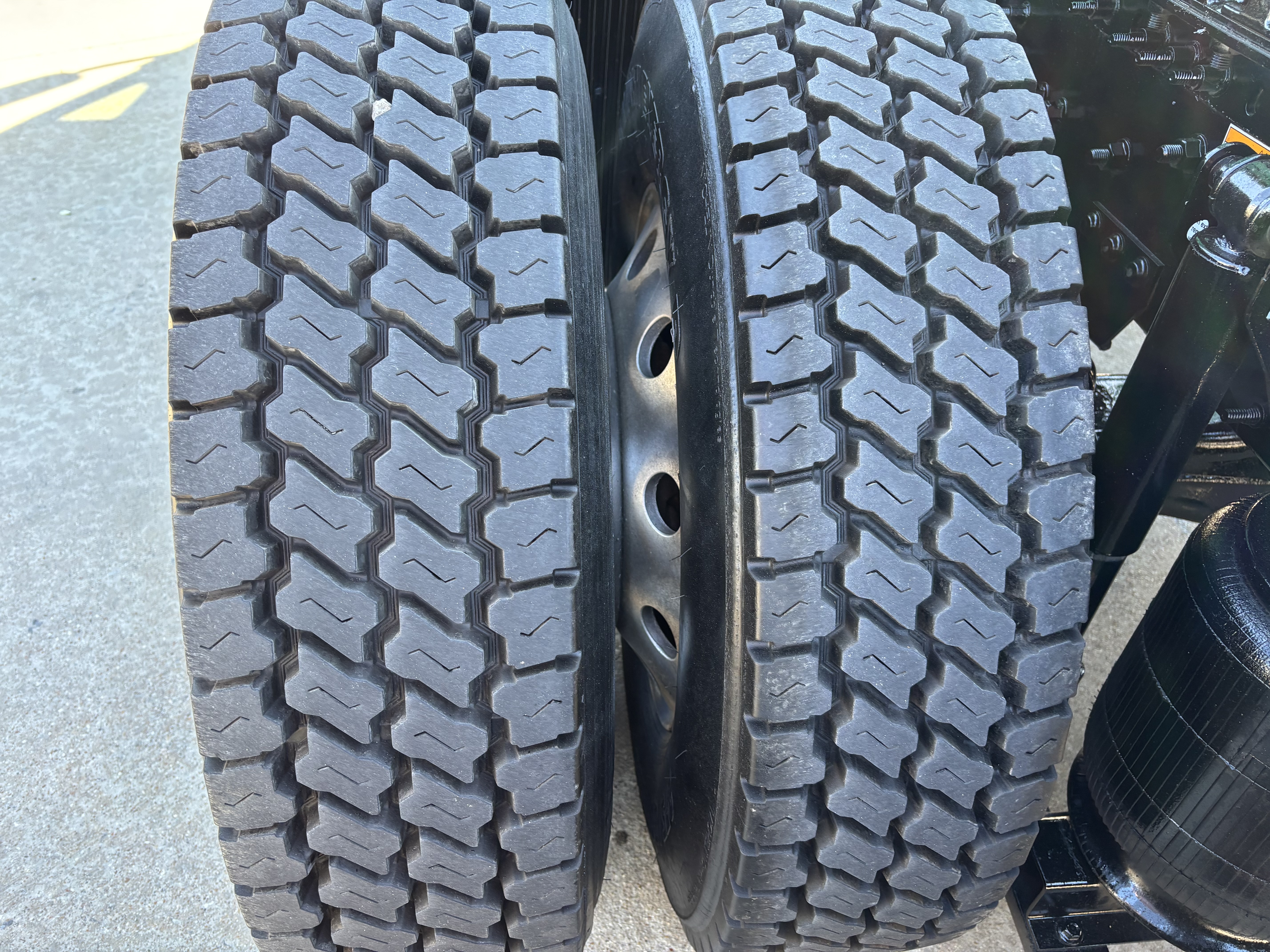 2020 Volvo - image 14