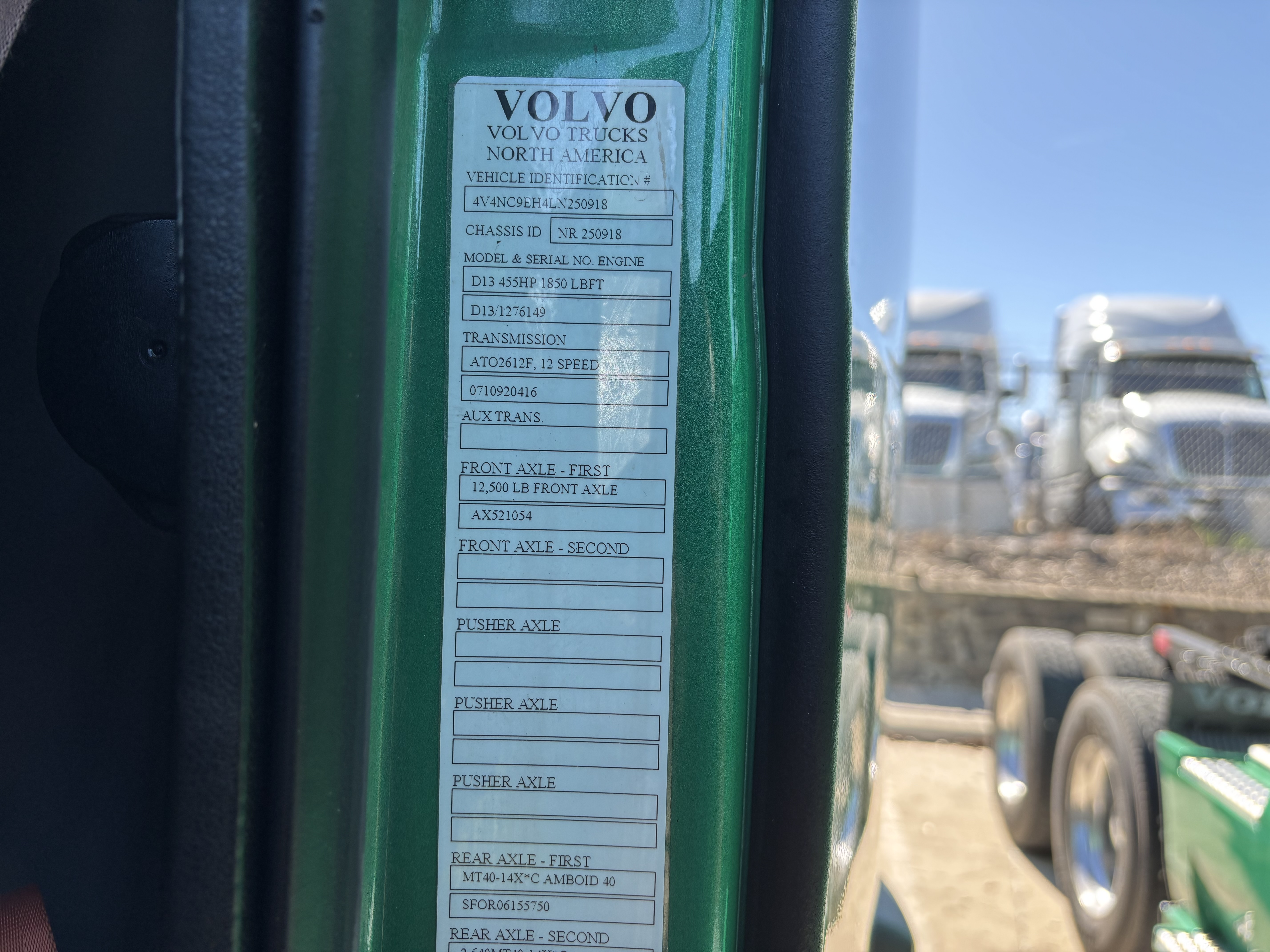 2020 Volvo - image 32