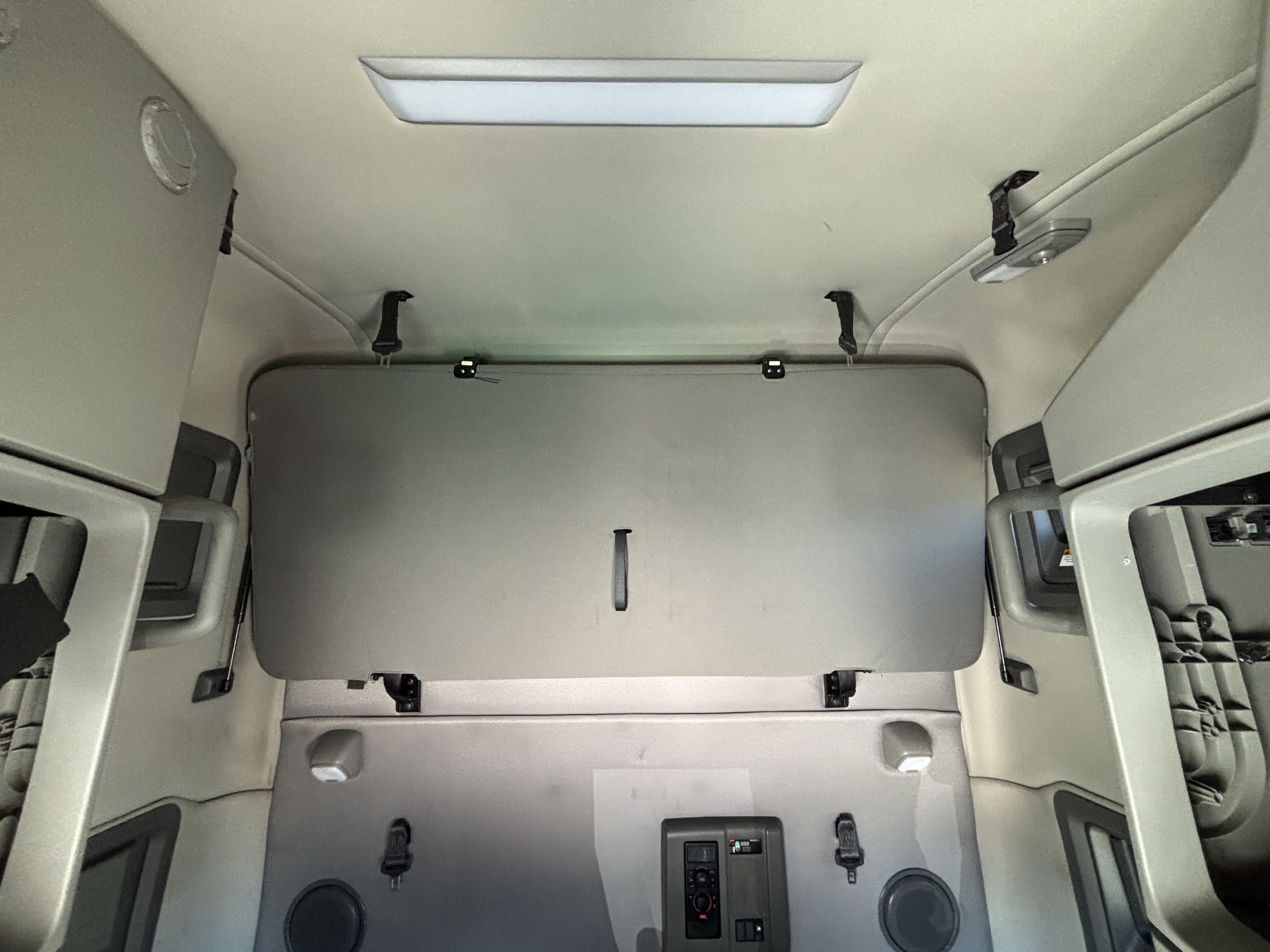 2020 Volvo - image 25