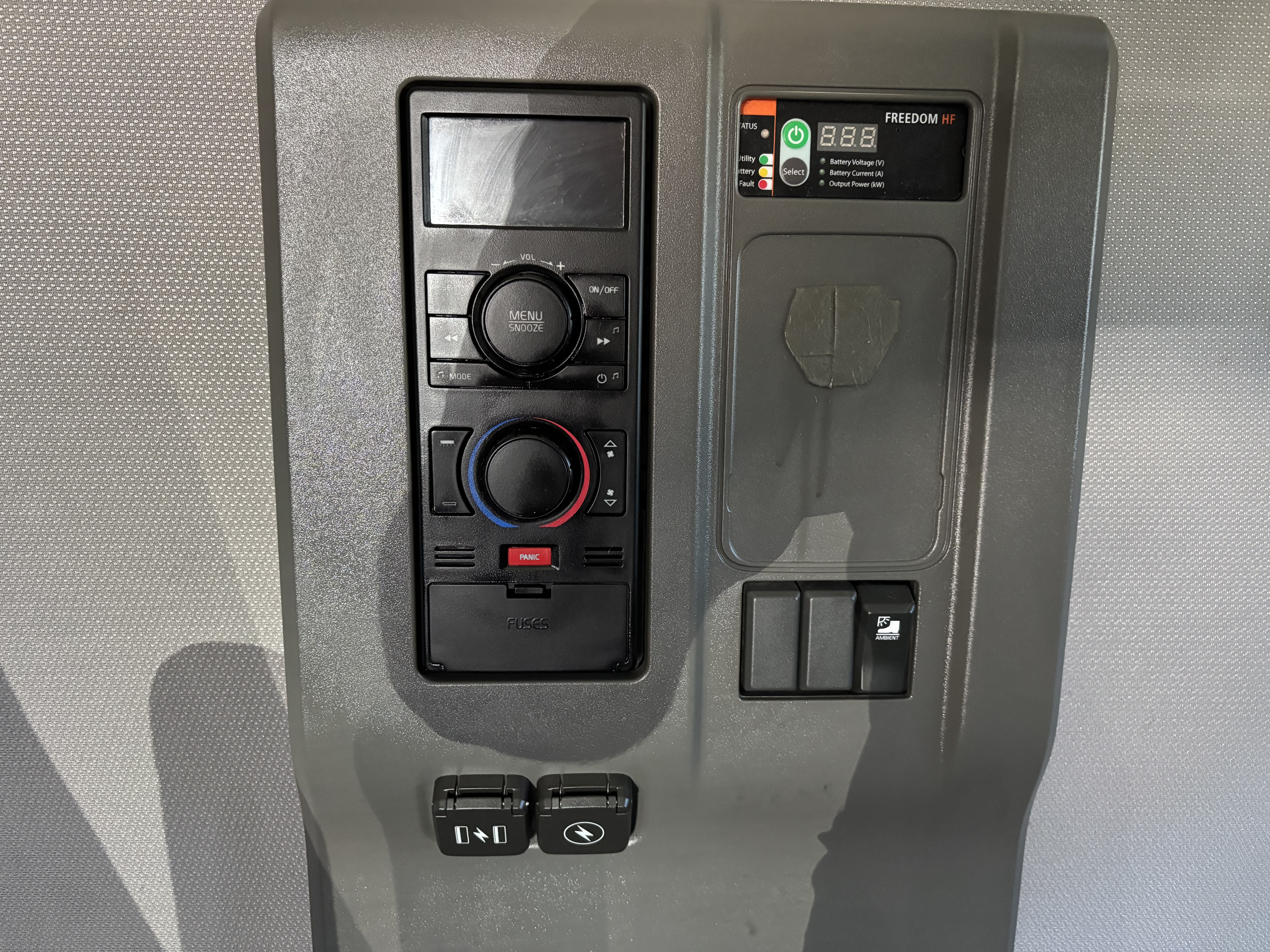 2020 Volvo - image 26