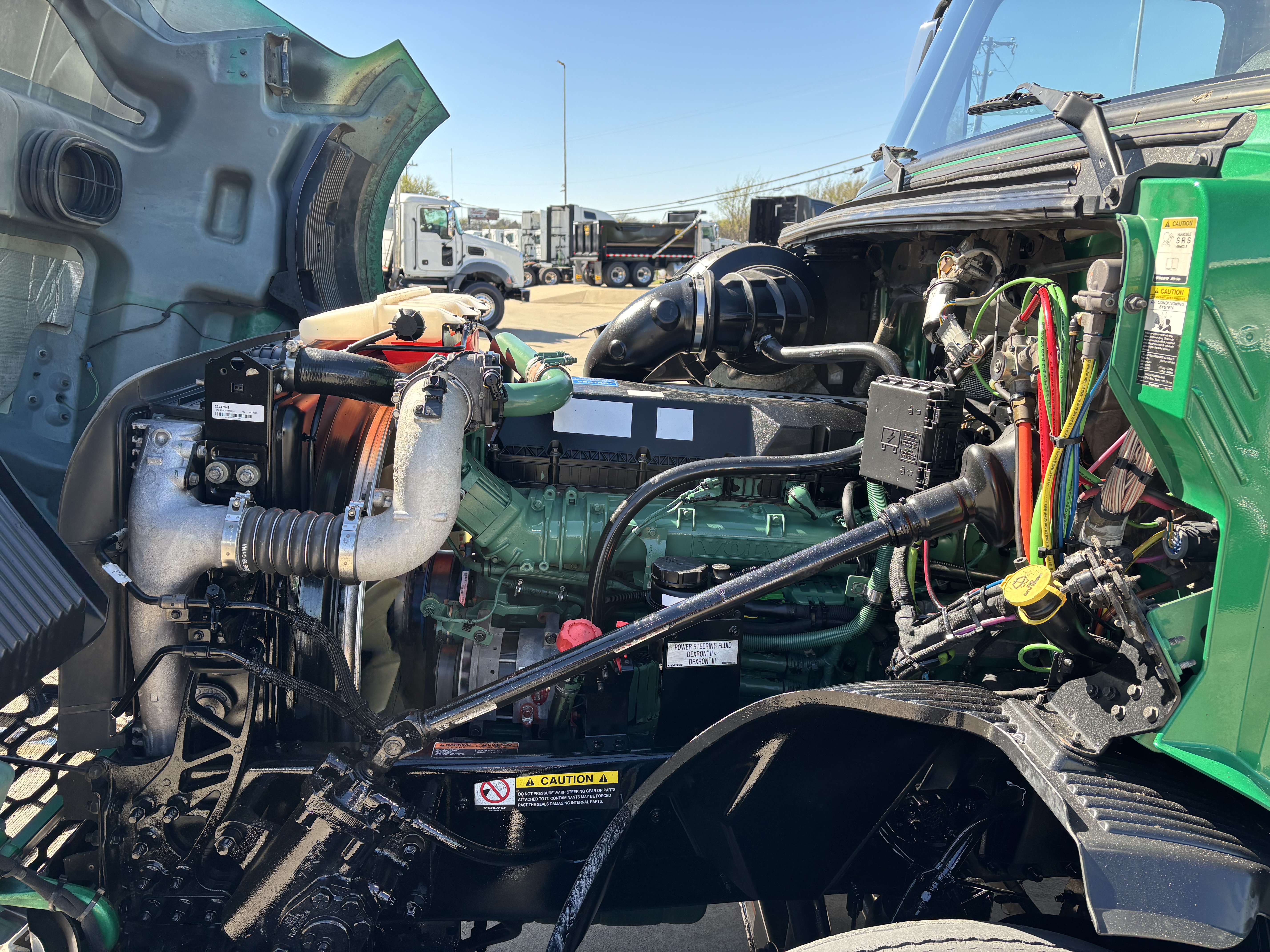 2020 Volvo - image 9